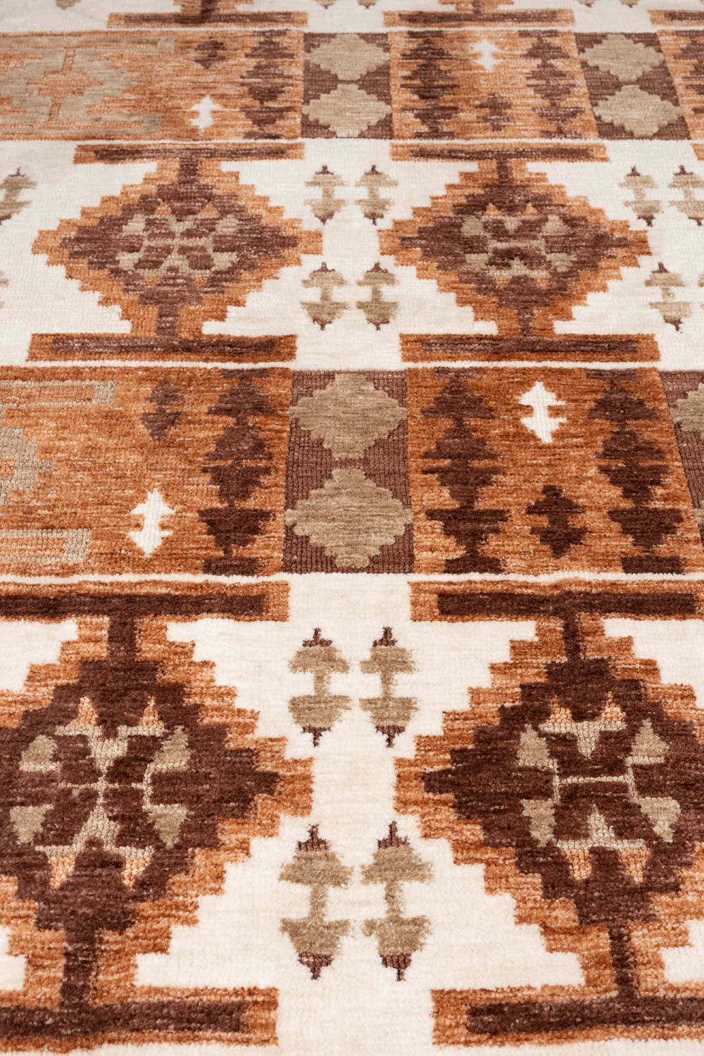 Eleganter Maron Teppich 160x230 von Dutchbone in sanften Erdtönen.