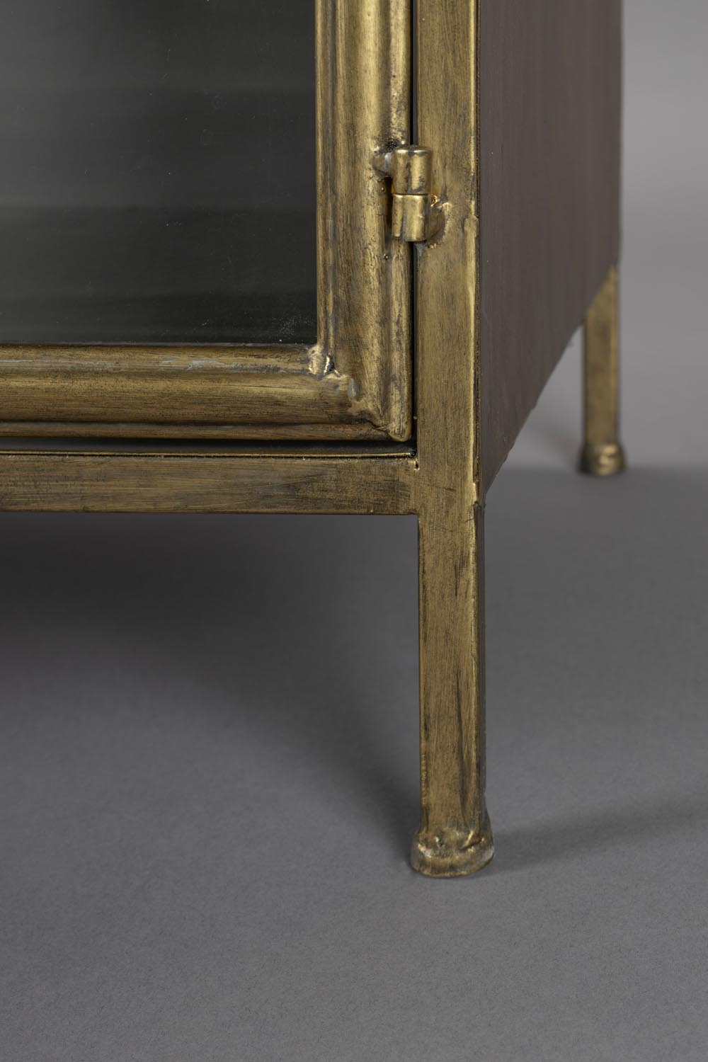 Elegantes Gertlush Sideboard von Dutchbone: Zeitlos und vielseitig.