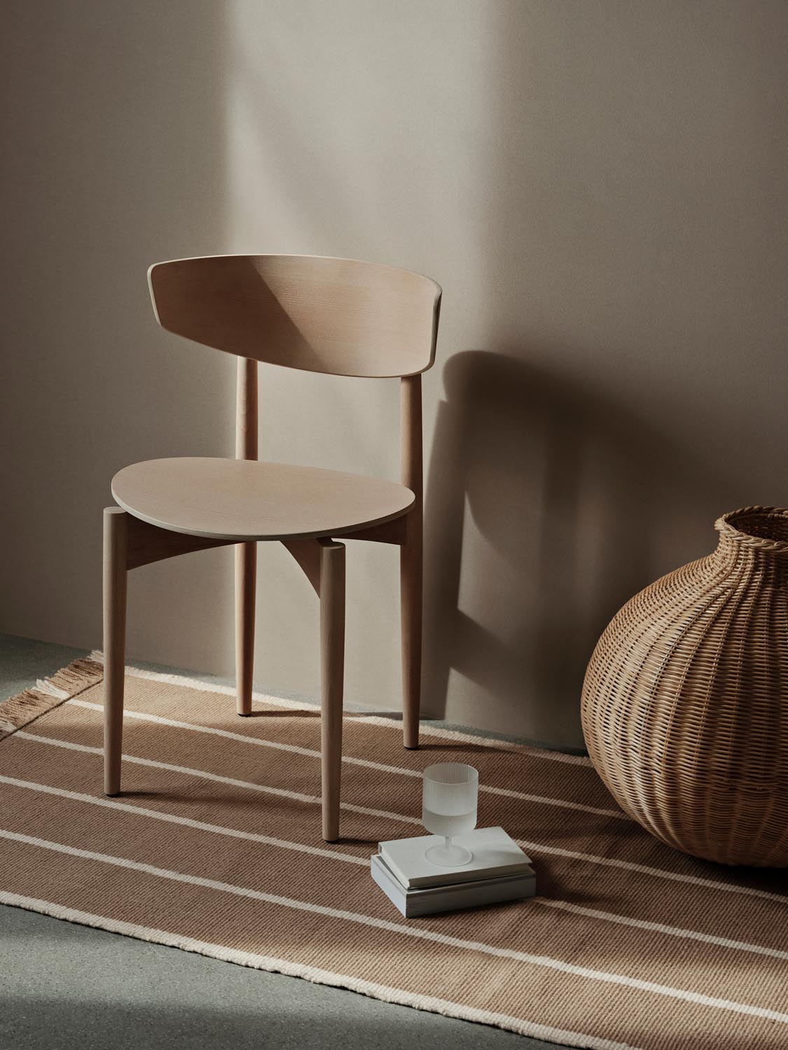 Herman Esszimmerstuhl: Zeitloses Design aus FSC-zertifiziertem Holz.