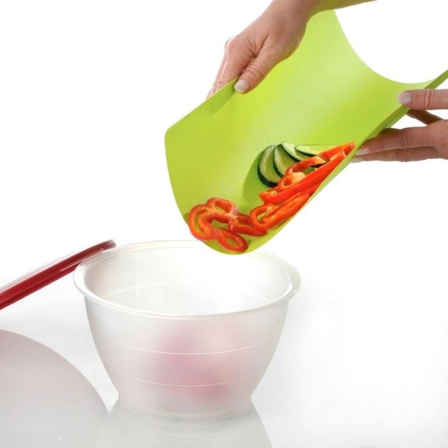 Zwei flexible Schneidmatten von Westmark, ideal für präzises Schneiden in der Küche, Maße 31x38x1cm, rutschfest und leicht zu reinigen.