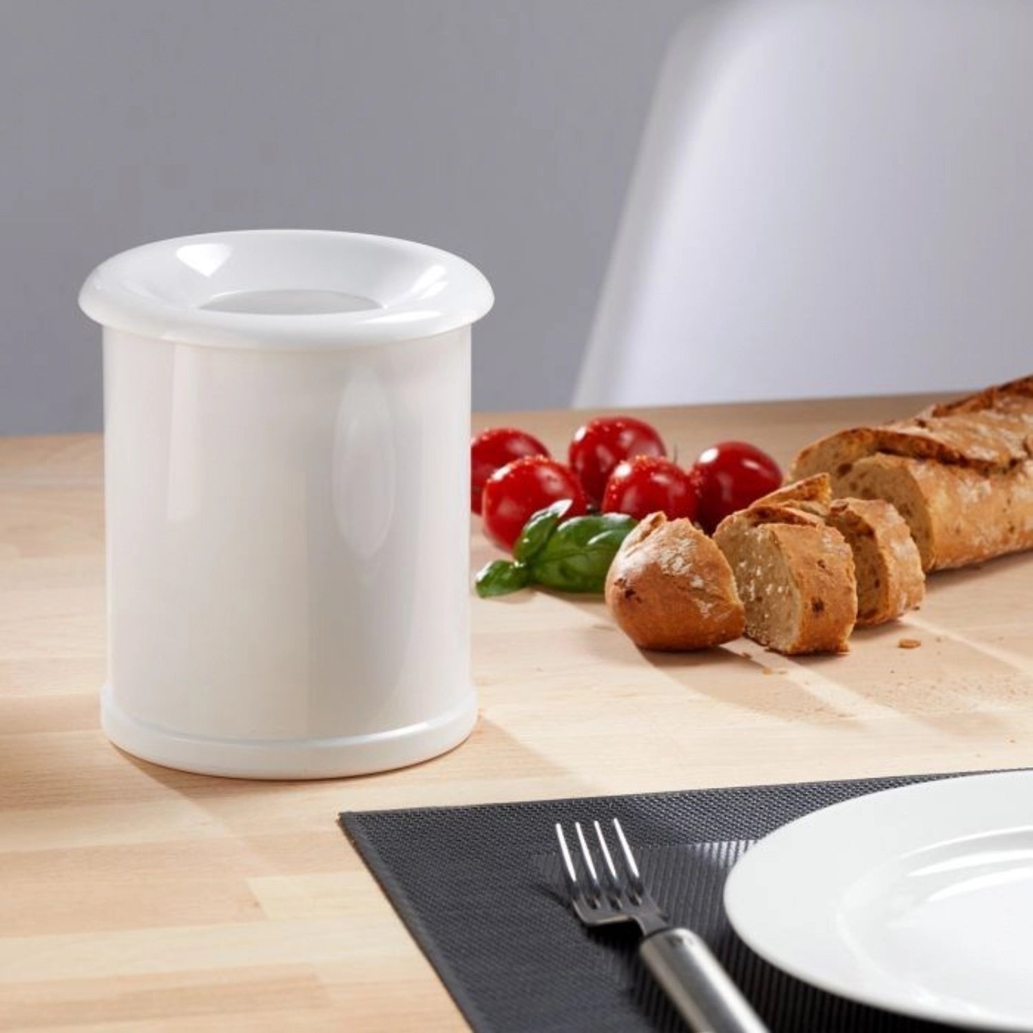 Weißer Tischabfallbehälter von Westmark, 12.4x12.4x14.2cm, 1 l, ideal für den Einsatz im Büro oder Haushalt, praktisch und stilvoll.