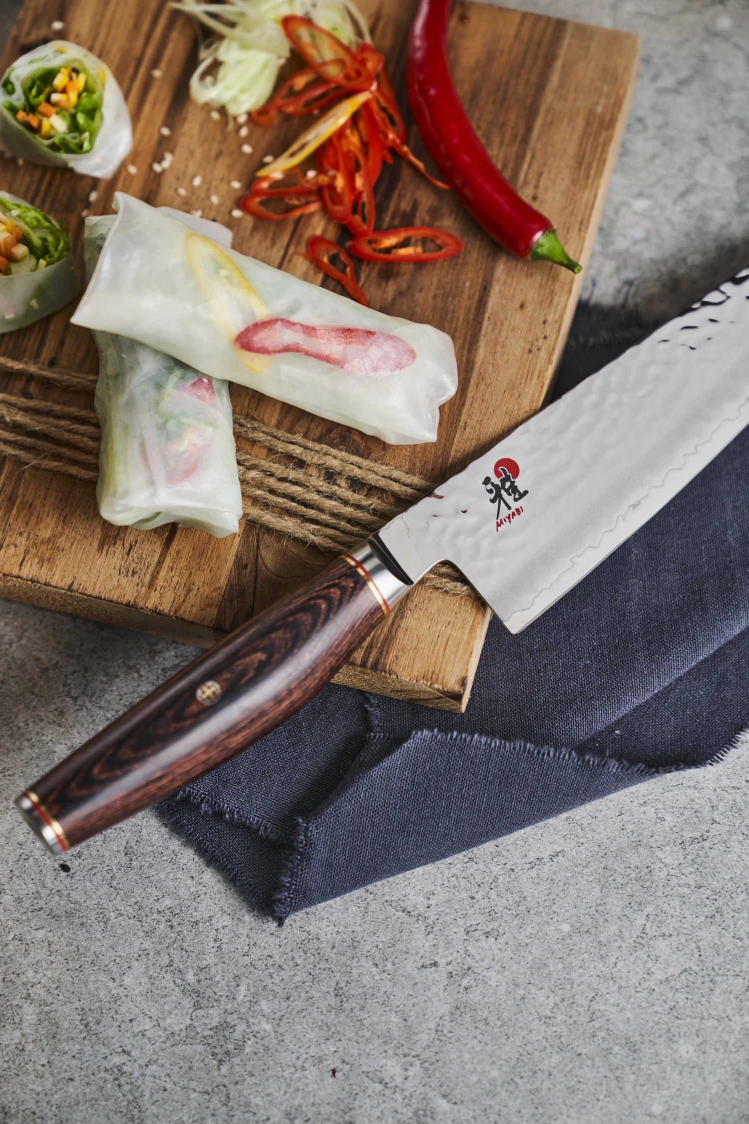 MIYABI 6000MCT Gyutoh, 200mm – hochwertiges Damastmesser mit scharfer Klinge und ergonomischem Griff, ideal für professionelle Küchen und Feinschmecker.