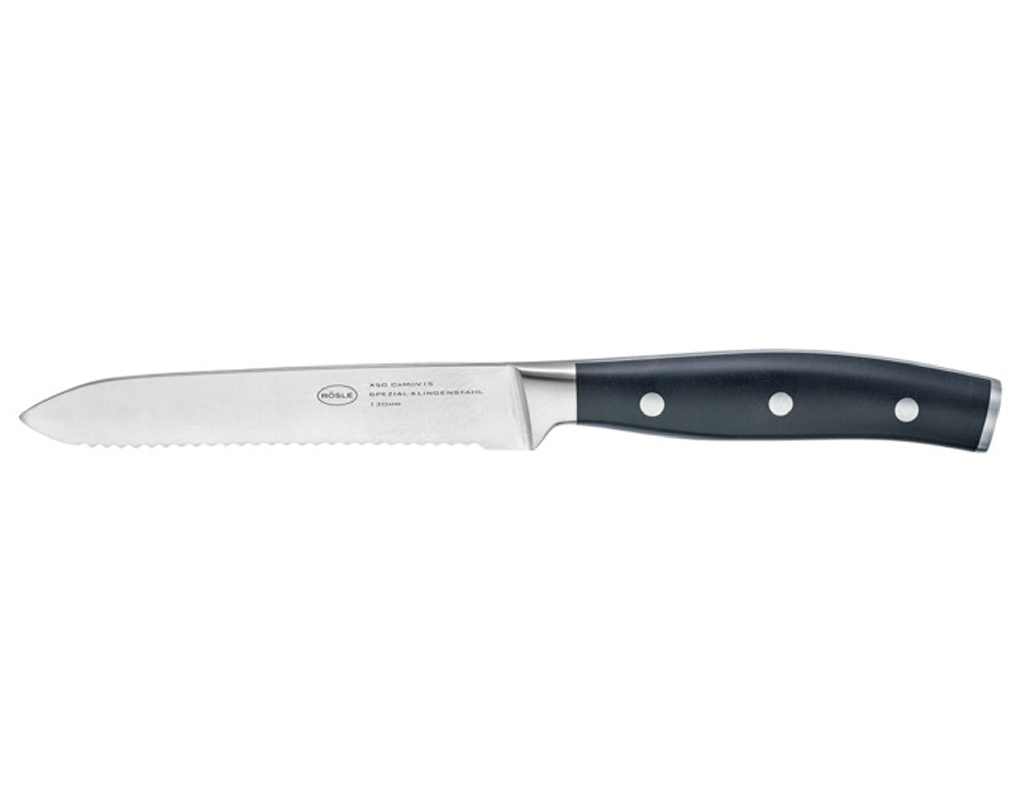 Entdecken Sie das RÖSLE Universalmesser mit Wellenschliff (13 cm) – ideal für Hobbyköche und Profis. Scharfe, rostfreie Klinge für präzise Schnitte.