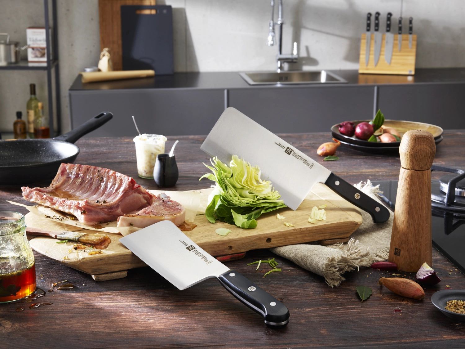 ZWILLING Gourmet Hackmesser, 150 mm, robustes Küchenmesser mit ergonomischem Griff, perfekt zum mühelosen Zerkleinern und Hacken von Zutaten.