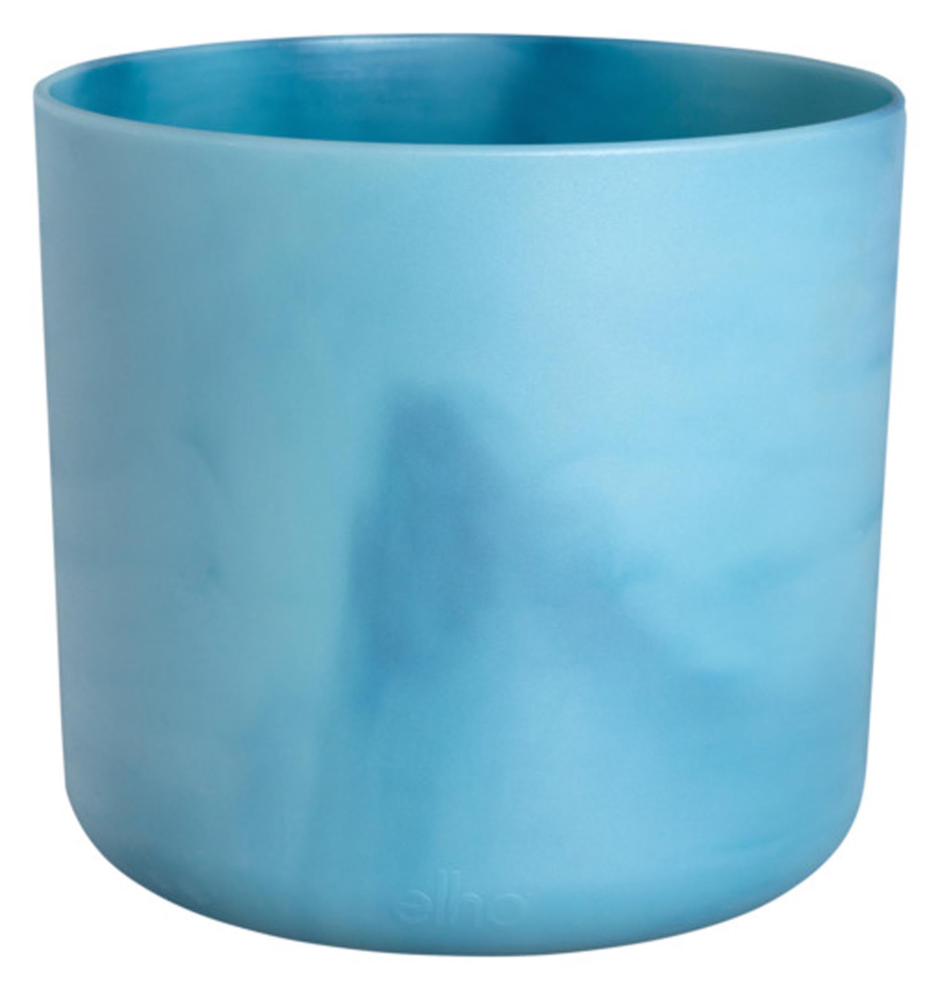 Der ELHO Topf Ocean rund ø 22.3 cm atlantikblau ist ein stilvolles, umweltfreundliches Pflanzengefäß mit integriertem Wasserspeicher. Ideal für jedes Zuhause!