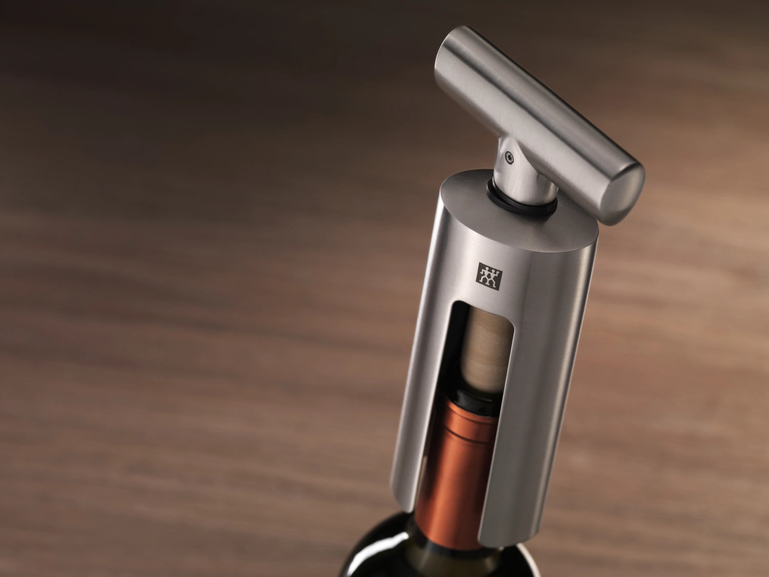 Eleganter Korkenzieher von Zwilling Kitchen, 19 x 11,5 x 5 cm, ideal für stilvolles Öffnen von Weinflaschen, vereint Qualität und Ästhetik.