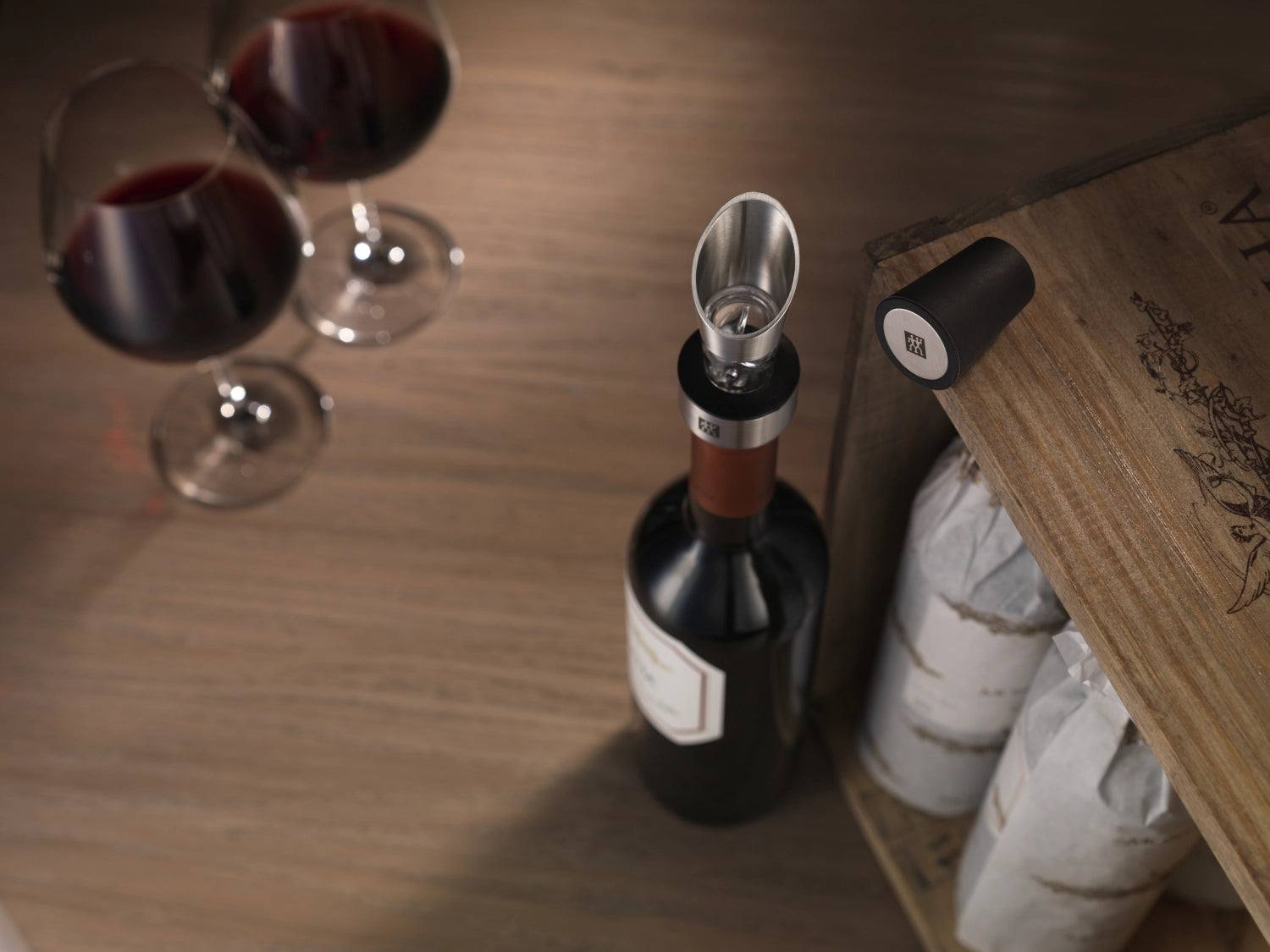 Hochwertiger Weinausgiesser aus langlebigem 18/10 Edelstahl von Zwilling Kitchen, perfekt für ein elegantes Weinerlebnis.