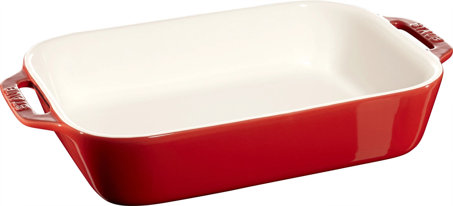 Rechteckige Auflaufform von Staub, ideal für köstliche Aufläufe, robustes Material, stilvolles Design, 30x20 cm, für kreative Kochideen.