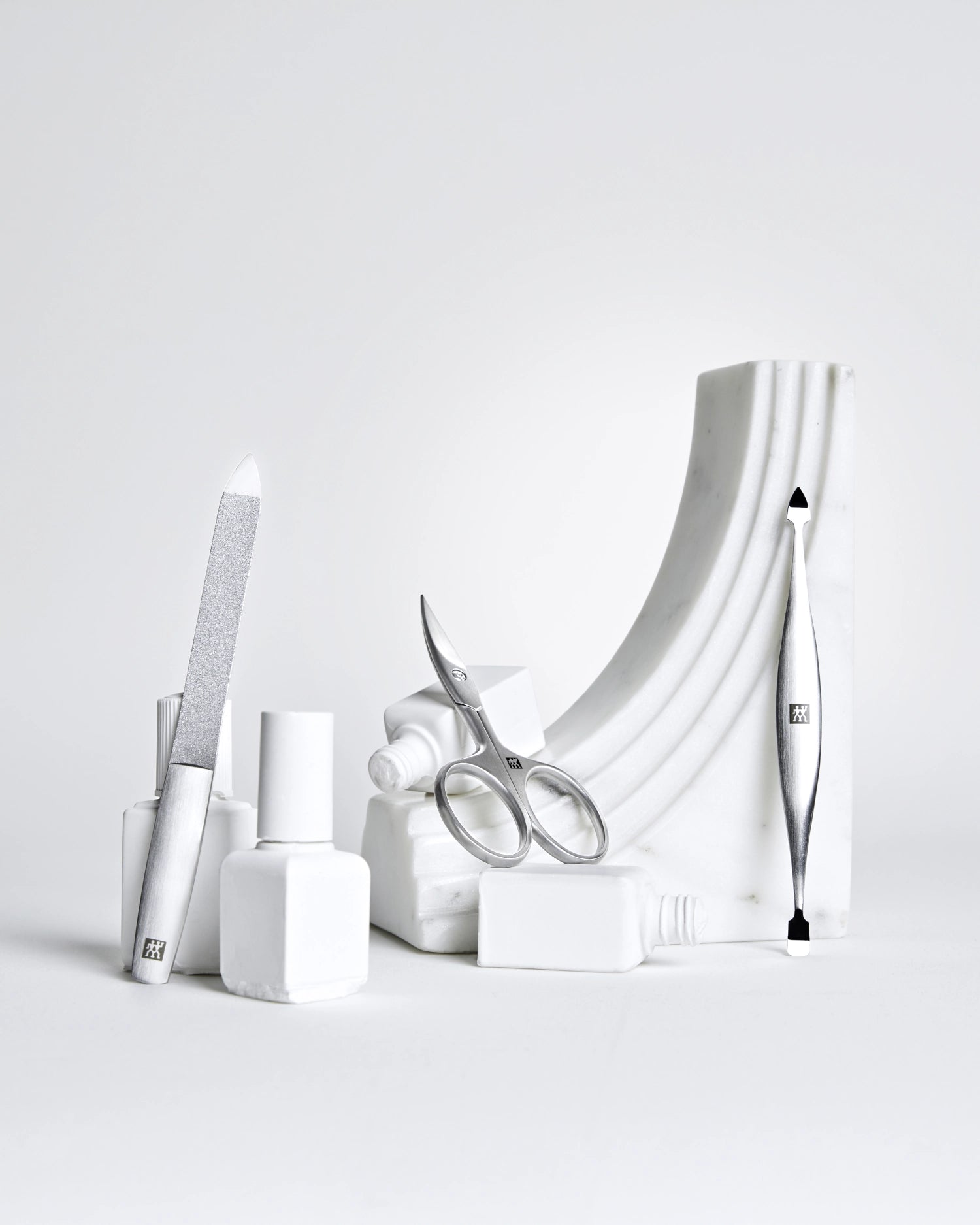 Elegante, mattierte Nagelschere von Zwilling Beauty, 90 mm lang, perfekt für exakte Nagelpflege und komfortable Handhabung.