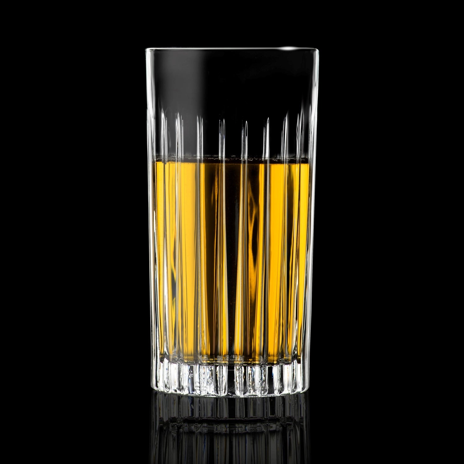 Stilvolles 6er Set Timeless Hb Becher von RCR, ideal für Getränke aller Art. Jedes Glas hat einen Durchmesser von 7 cm und eine Höhe von 15 cm.