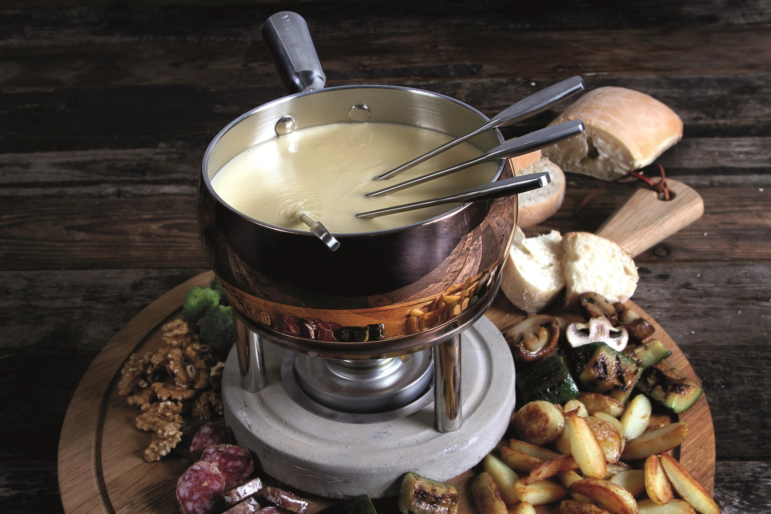 Elegantes Fondue-Set aus Kupfer mit 1,7 Litern, perfekt für gesellige Abende und kulinarische Erlebnisse, von Boska.