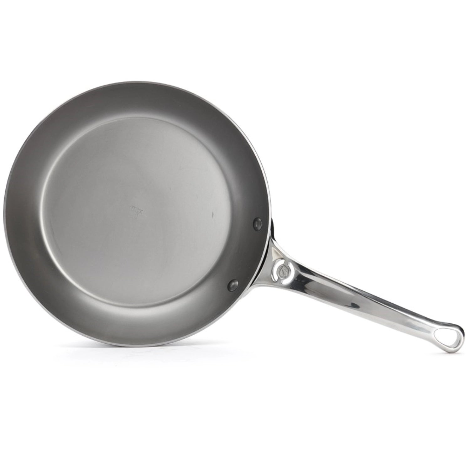Robuste 24 cm Eisenpfanne von de Buyer, perfekt für Induktion, sorgt für gleichmäßiges Braten und hervorragende Ergebnisse in der Küche.