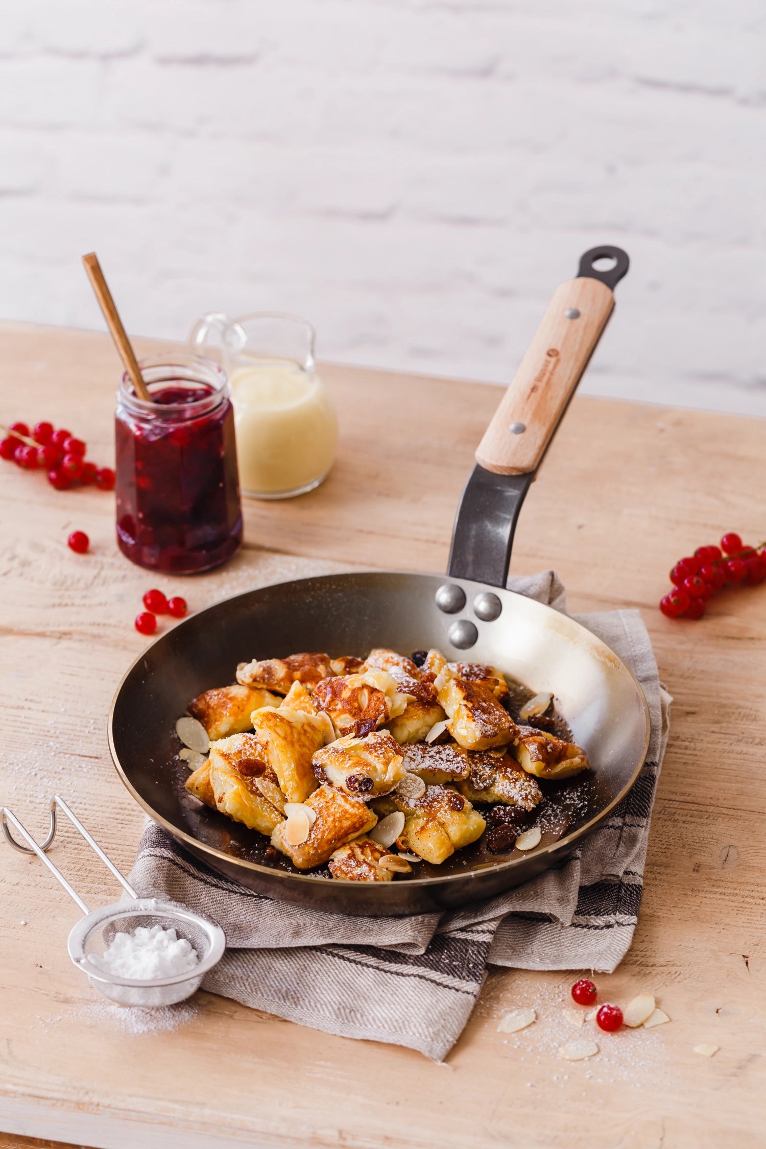 Hochwertige 28 cm Bratpfanne MINERAL B ELEMENT von de Buyer, perfekt für schonendes Braten und vielseitige Kochanwendungen.