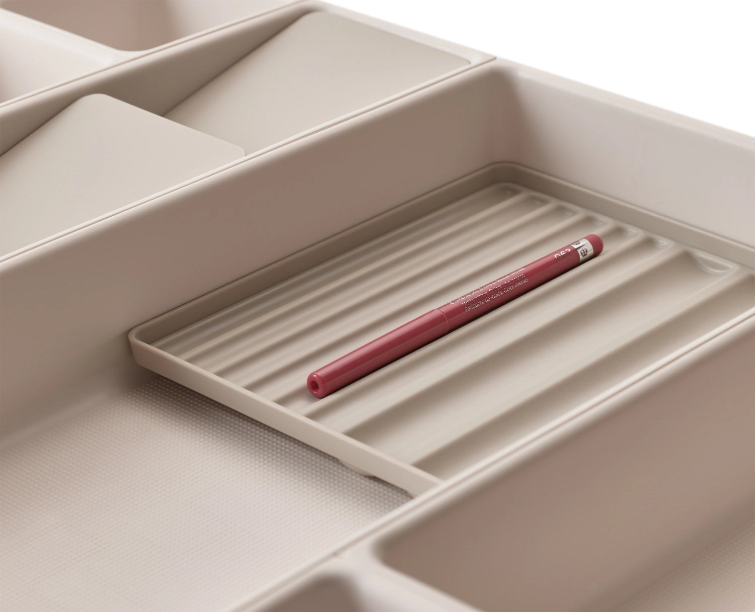 Viva 12-teiliges Makeup Organiser Set von Joseph Joseph, stilvolles Badzubehör zur optimalen Aufbewahrung von Kosmetikartikeln.