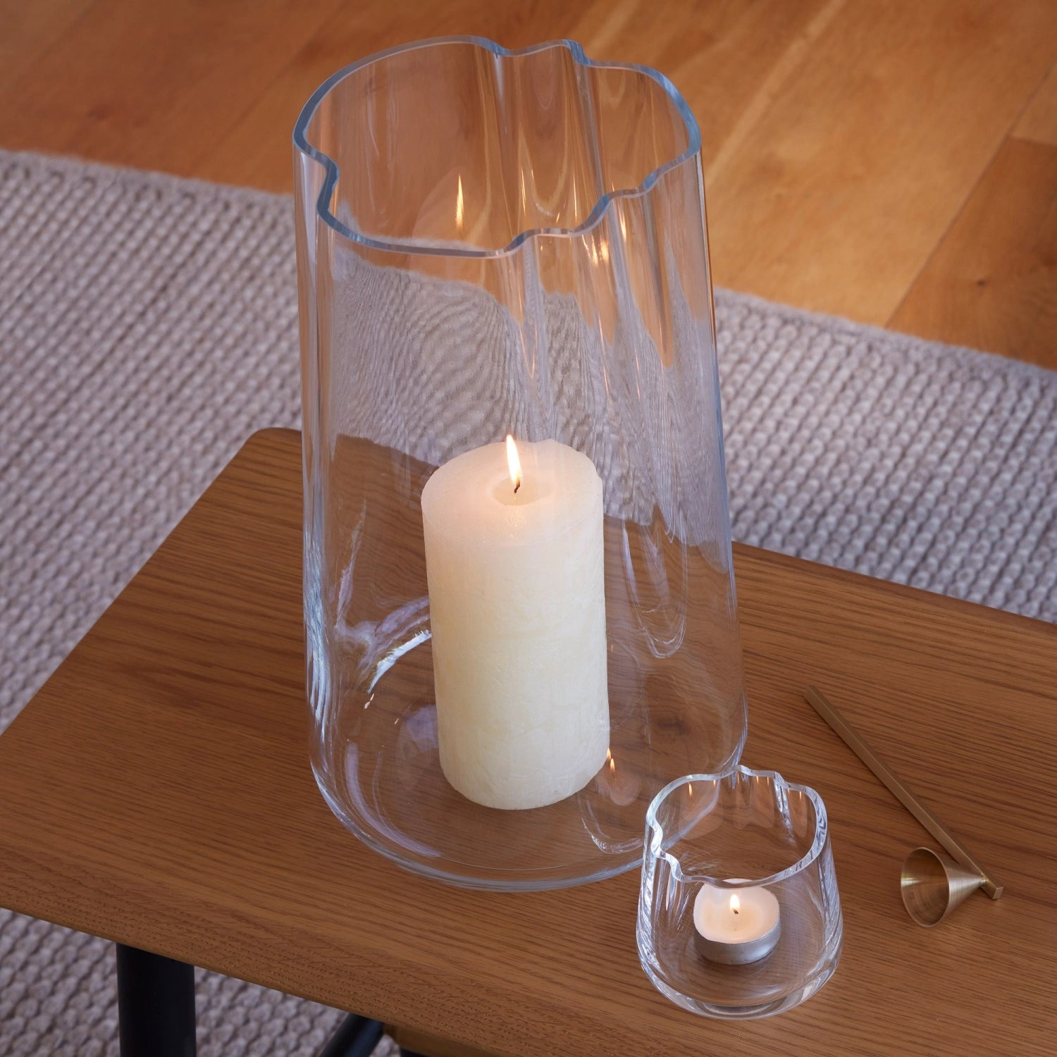 Moderner Teelichthalter oder Vase aus transparentem Glas, 8 cm hoch, perfekt für stimmungsvolle Akzente und stilvolle Dekoration in Ihrem Zuhause.