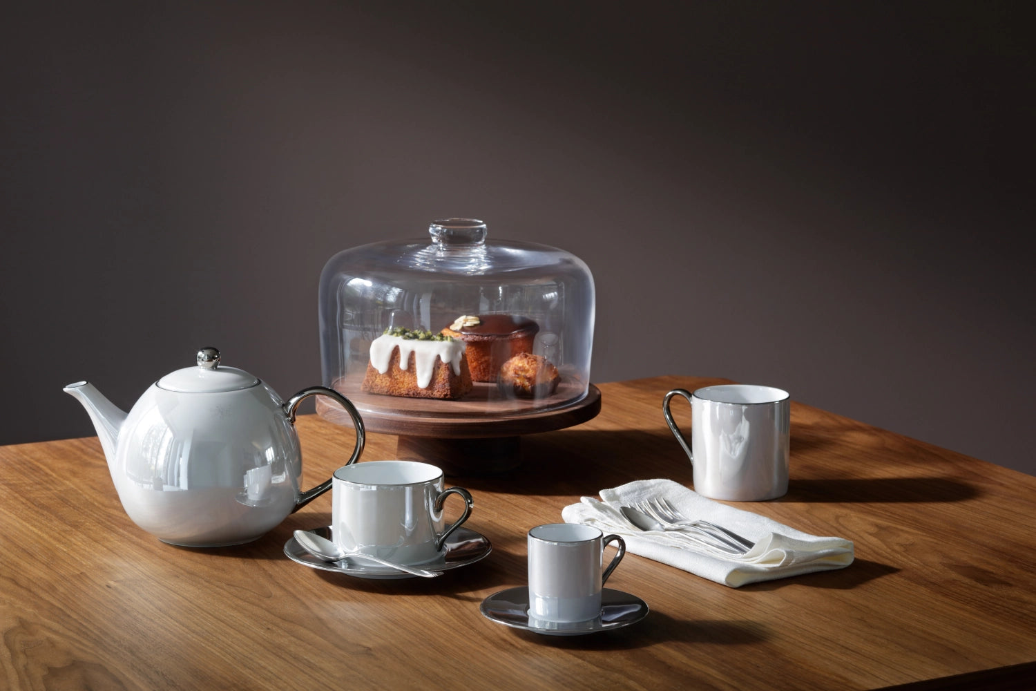 Elegante Palazzo Kaffeetasse und UT 100ml von LSA, perfekt für stilvolle Espressogenüsse und ansprechende Tischdekoration.