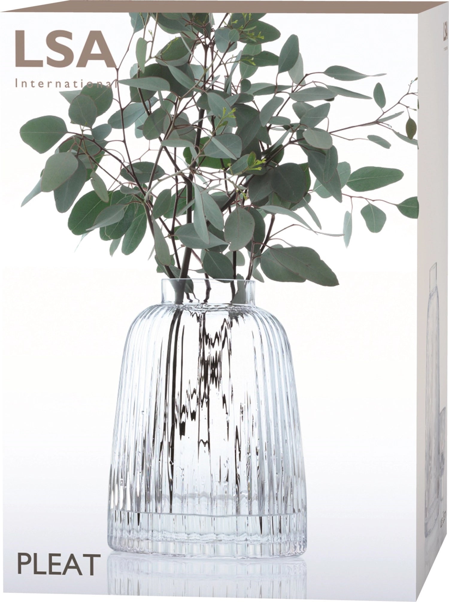 Schlichte und moderne Pleat Vase von LSA, 26 cm hoch, aus transparentem Glas, perfekt für kreative Blumenarrangements und als dekoratives Element.