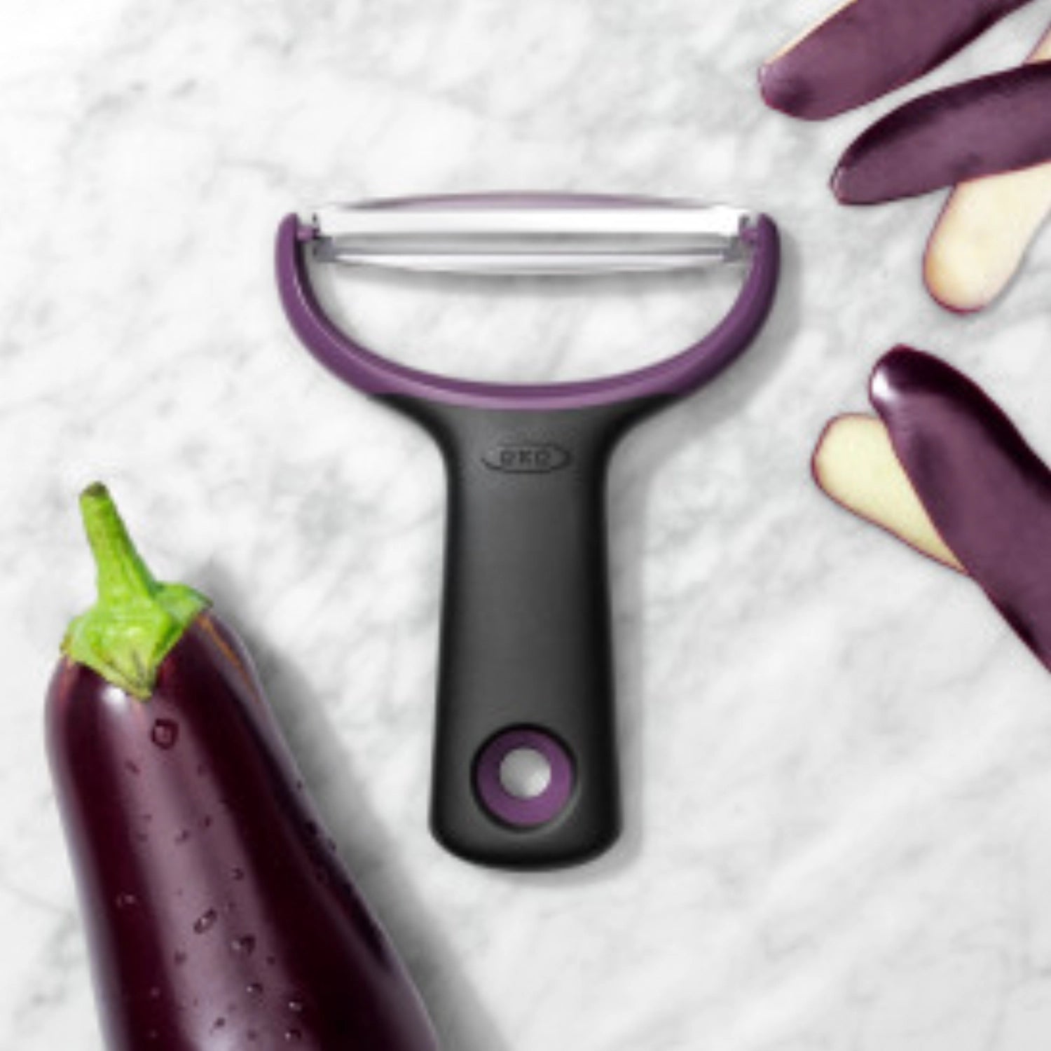 OXO Good Grips großer Y Schäler mit ergonomischem Griff, ideal zum einfachen Schälen von Obst und Gemüse, robust und benutzerfreundlich.