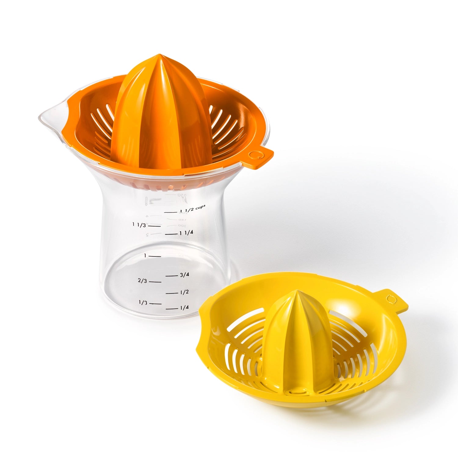 Praktische 2 in 1 Zitruspresse von OXO mit 350ml Fassungsvermögen, ideal für die Zubereitung von frischem Zitronen- und Limettensaft.