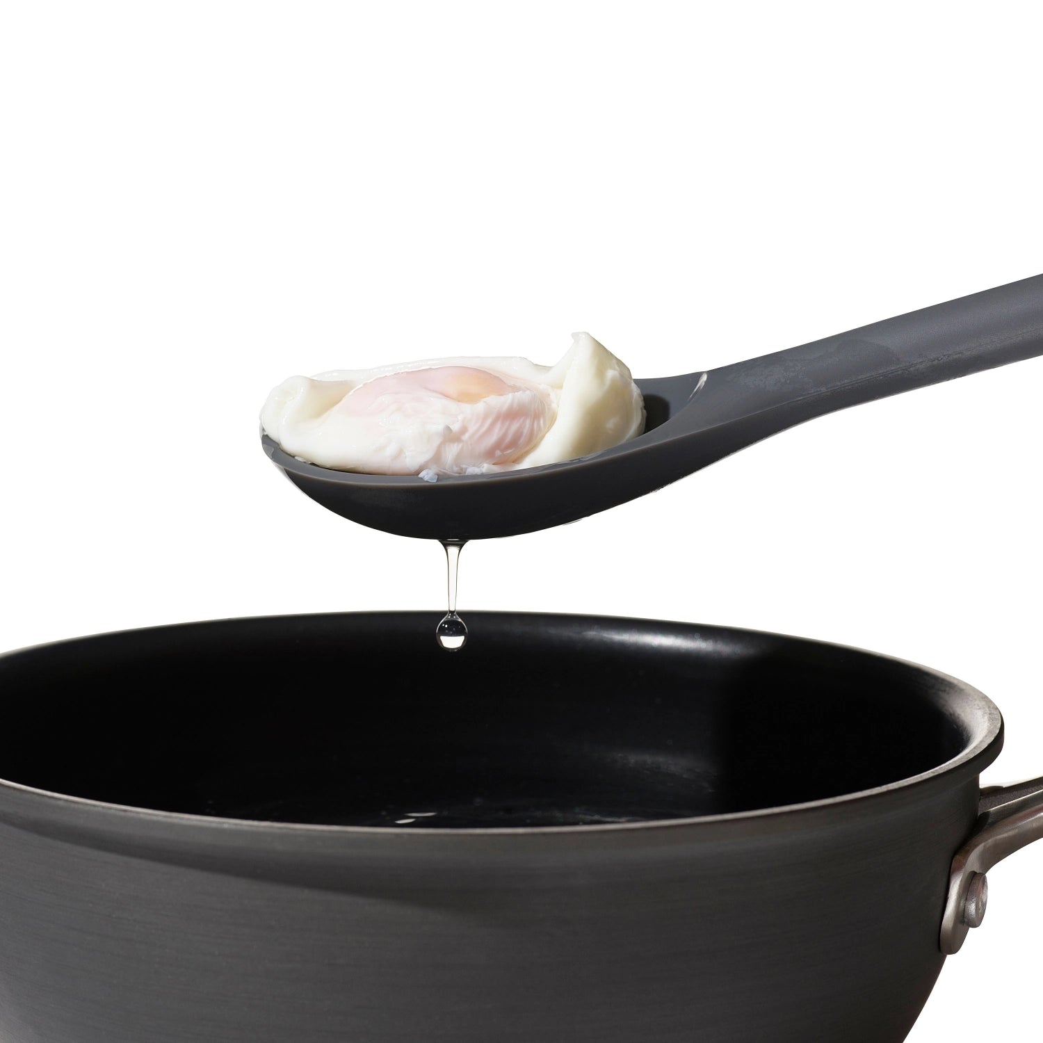 OXO Schaumlöffel aus flexiblem Silikon, ideal zum Abtropfen von Lebensmitteln und für präzises Servieren, mit ergonomischem, rutschfestem Griff.