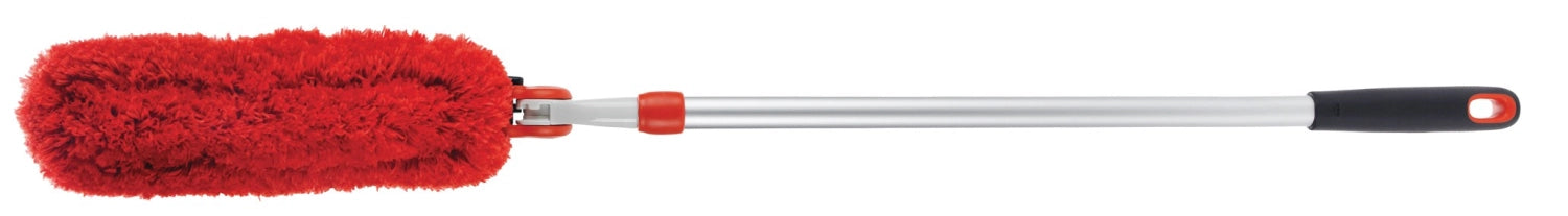 Ausziehbarer Mikrofaser-Staubwischer von OXO, ideal für die gründliche Reinigung von Oberflächen, flexibel und leicht zu handhaben.