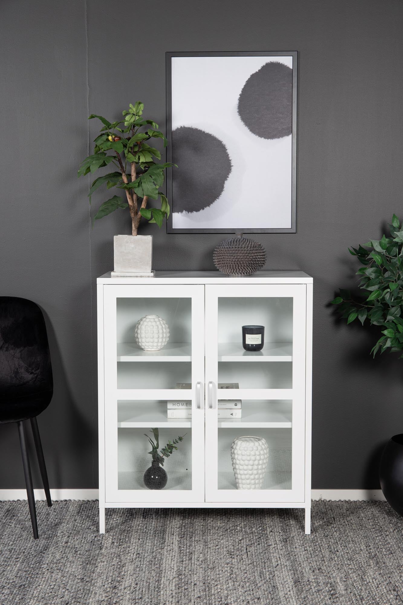 Modernes Acero Cabinet von Venture Home, perfekt für stilvolle Akzente und praktische Aufbewahrung in jedem Wohnraum.