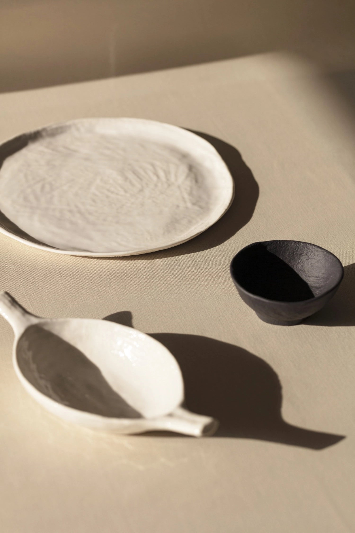 Elegante 16 cm Schale in Alabaster Weiss von Revol, perfekt für stilvolle Präsentationen von Speisen und Snacks, modernes und zeitloses Design.