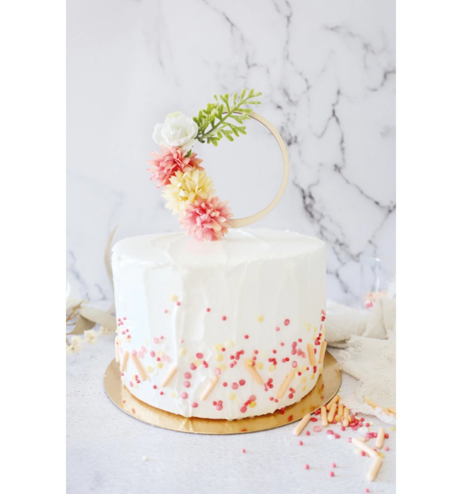 Schöner Cake Topper mit Boho-Blumen, perfekt für festliche Torten und kreative Backprojekte, erhältlich bei Scrap Cooking.