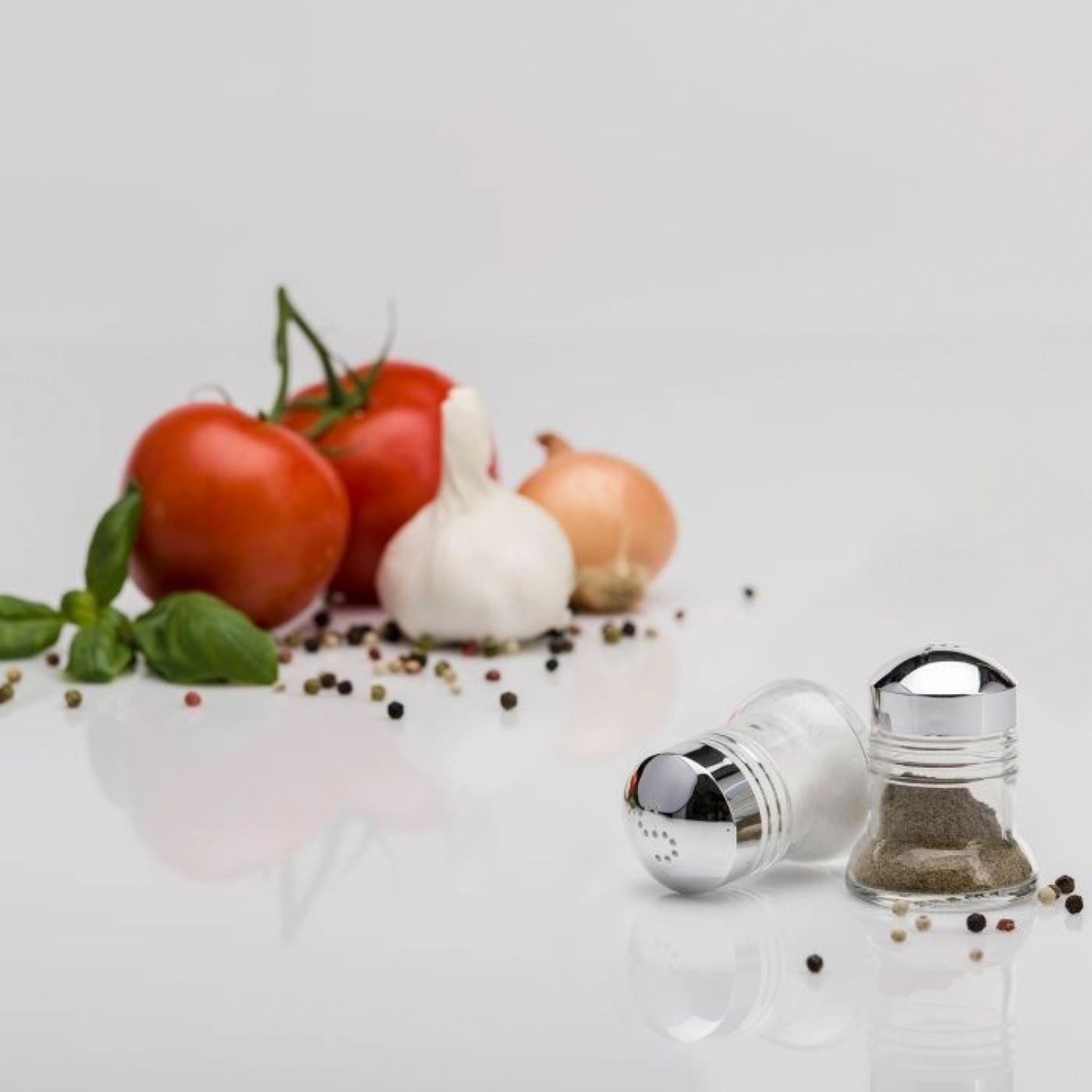 Elegantes 2-teiliges Set aus Salz- und Pfefferstreuern "Paris-Chrome" von Westmark, ideal für stilvolle Anlässe und den täglichen Einsatz.