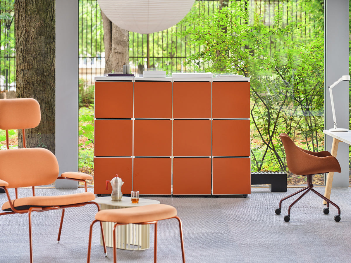 New School Lounge N3NL01F - gepolsterter Fußhocker in Ziegelrot präsentiert im Onlineshop von KAQTU Design AG. Hocker ist von Mdd
