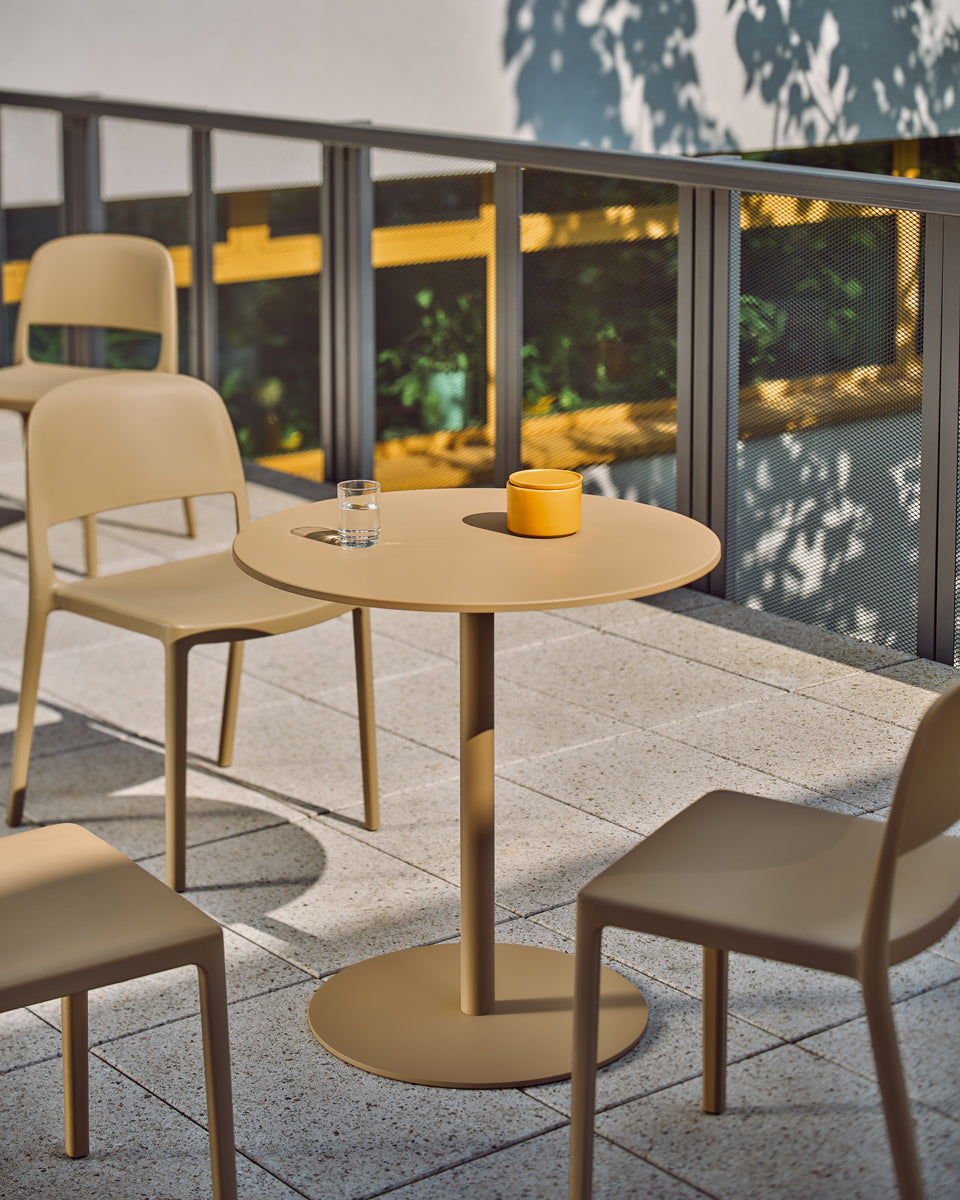 Bolt OSTK67 - Cafeteriatisch in Gelb präsentiert im Onlineshop von KAQTU Design AG. Gartentisch ist von Mdd