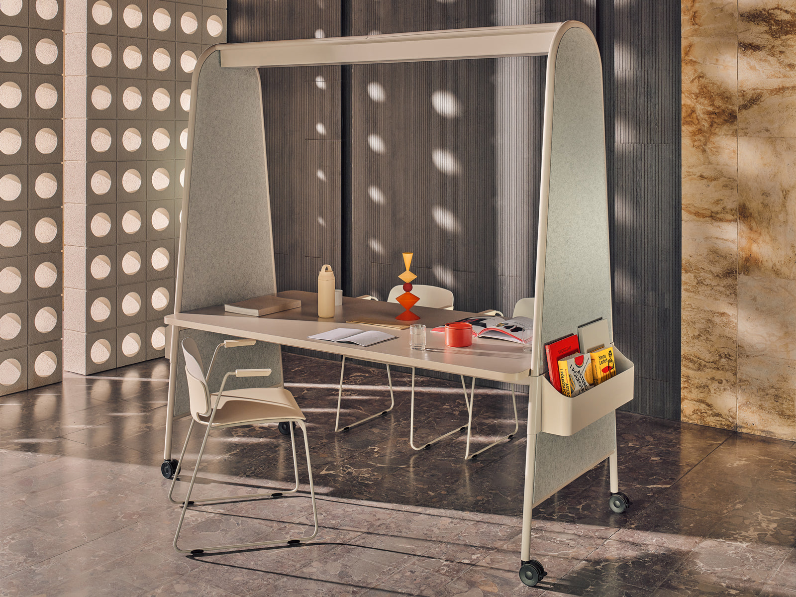 Ampla AURZ02 - Tisch in Eiche Natur präsentiert im Onlineshop von KAQTU Design AG. Esstisch ist von Mdd