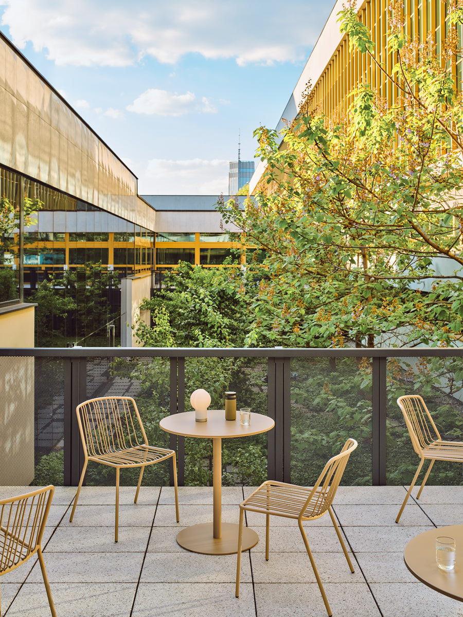 Bolt OSTK77 - Cafeteriatisch in Gelb präsentiert im Onlineshop von KAQTU Design AG. Gartentisch ist von Mdd