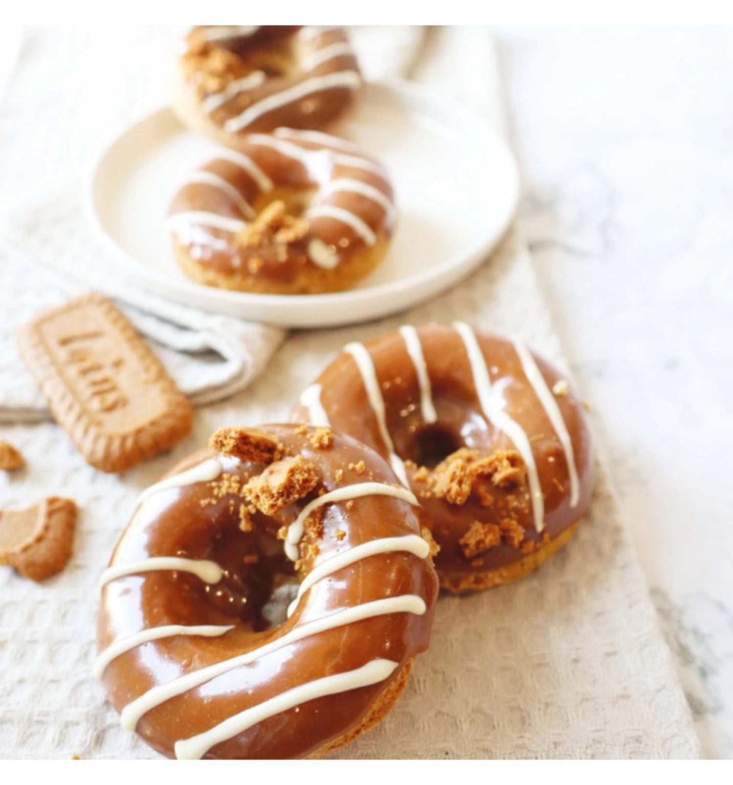 Hochwertige Backform für 6 Donuts, ideal für die einfache Zubereitung von leckeren, selbstgemachten Donuts ohne Ankleben.