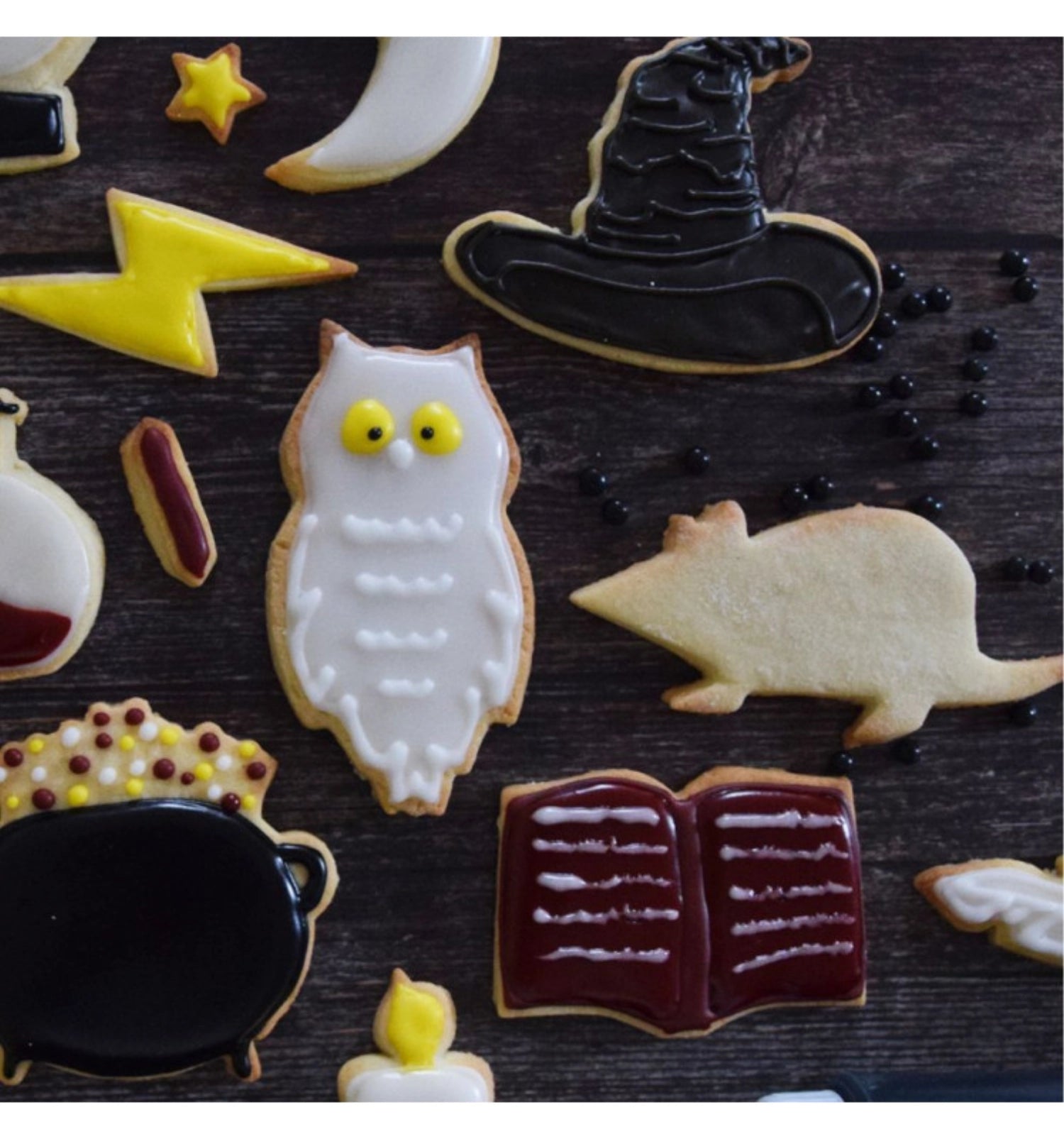Buntes 16-teiliges Ausstecher-Set "Zauberei" von Scrap Cooking, perfekt für magische Backideen und zauberhafte Keksformen für kleine Feen und Zauberer.