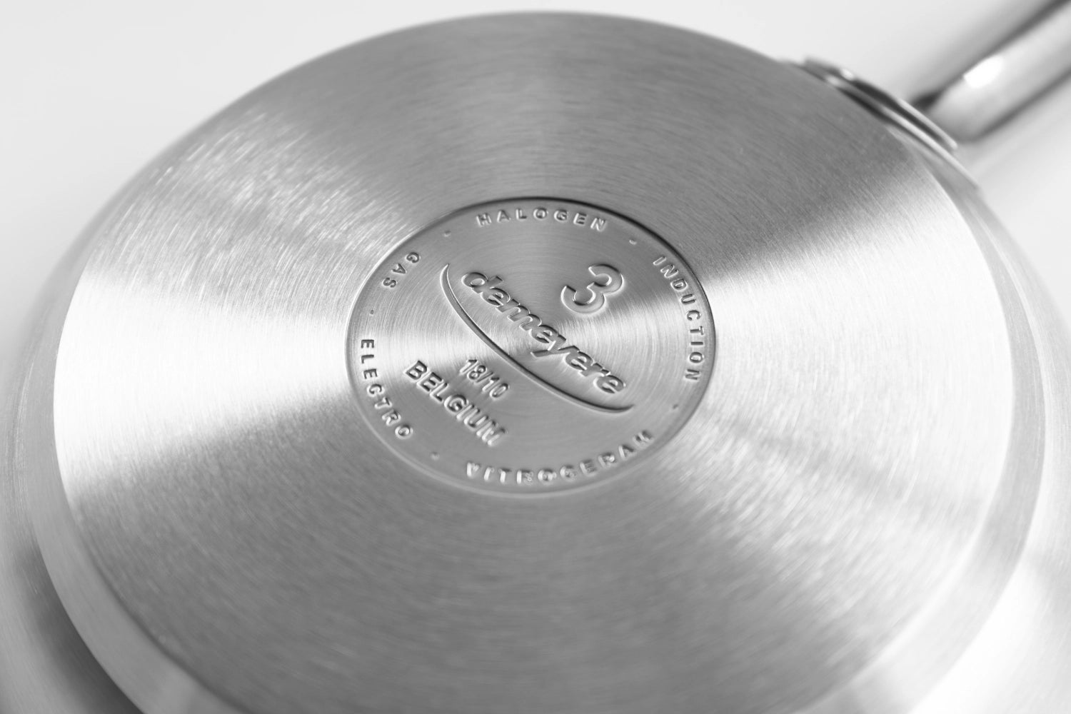 Elegante 20 cm Bratpfanne Resto 3 Duraslide von Demeyere, perfekt für fettfreies Braten, mit langlebiger Antihaftoberfläche und modernem Design.