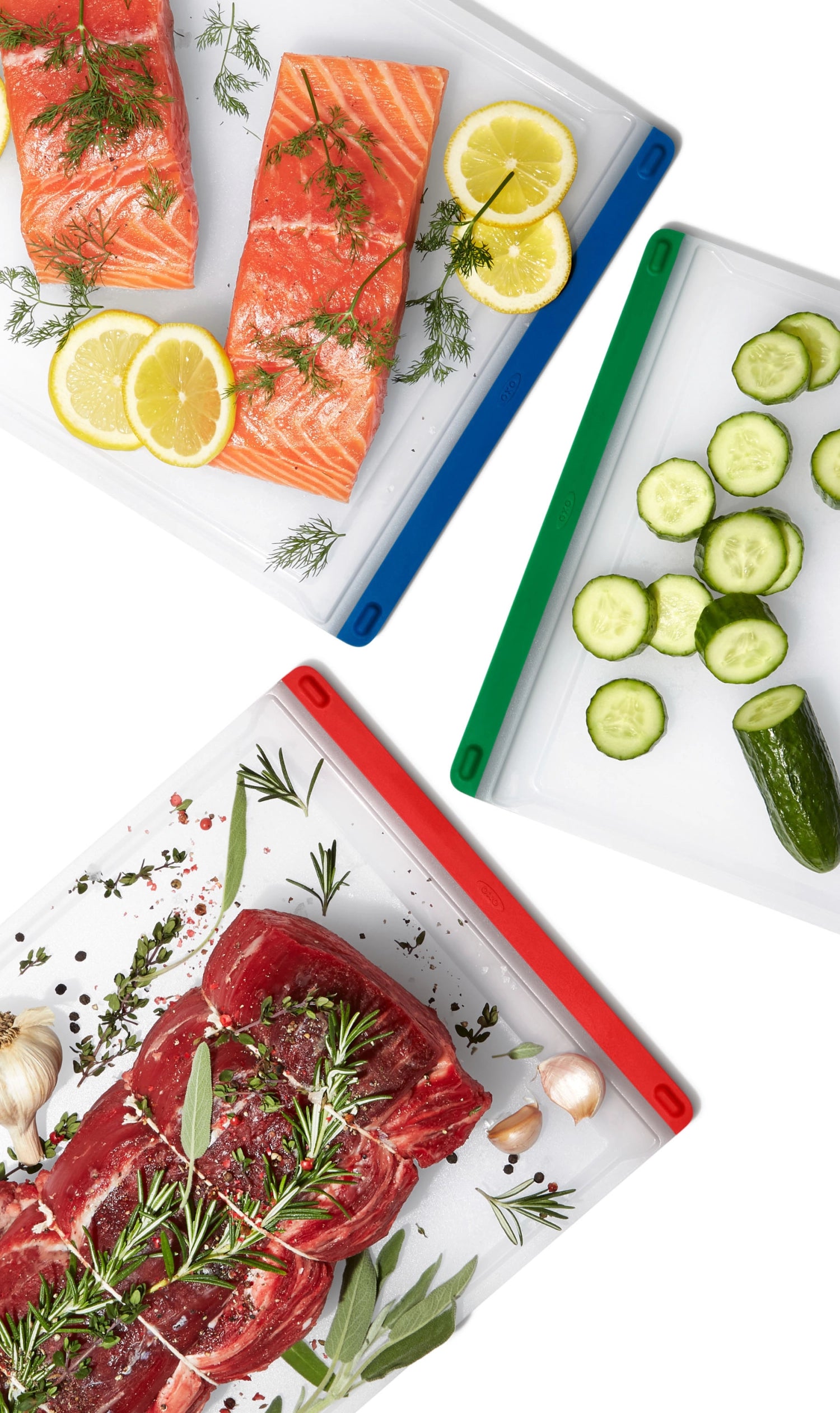 Praktisches 3er Set OXO Good Grips Schneidebretter in verschiedenen Größen, ideal für präzises Schneiden und Zubereiten von Lebensmitteln.