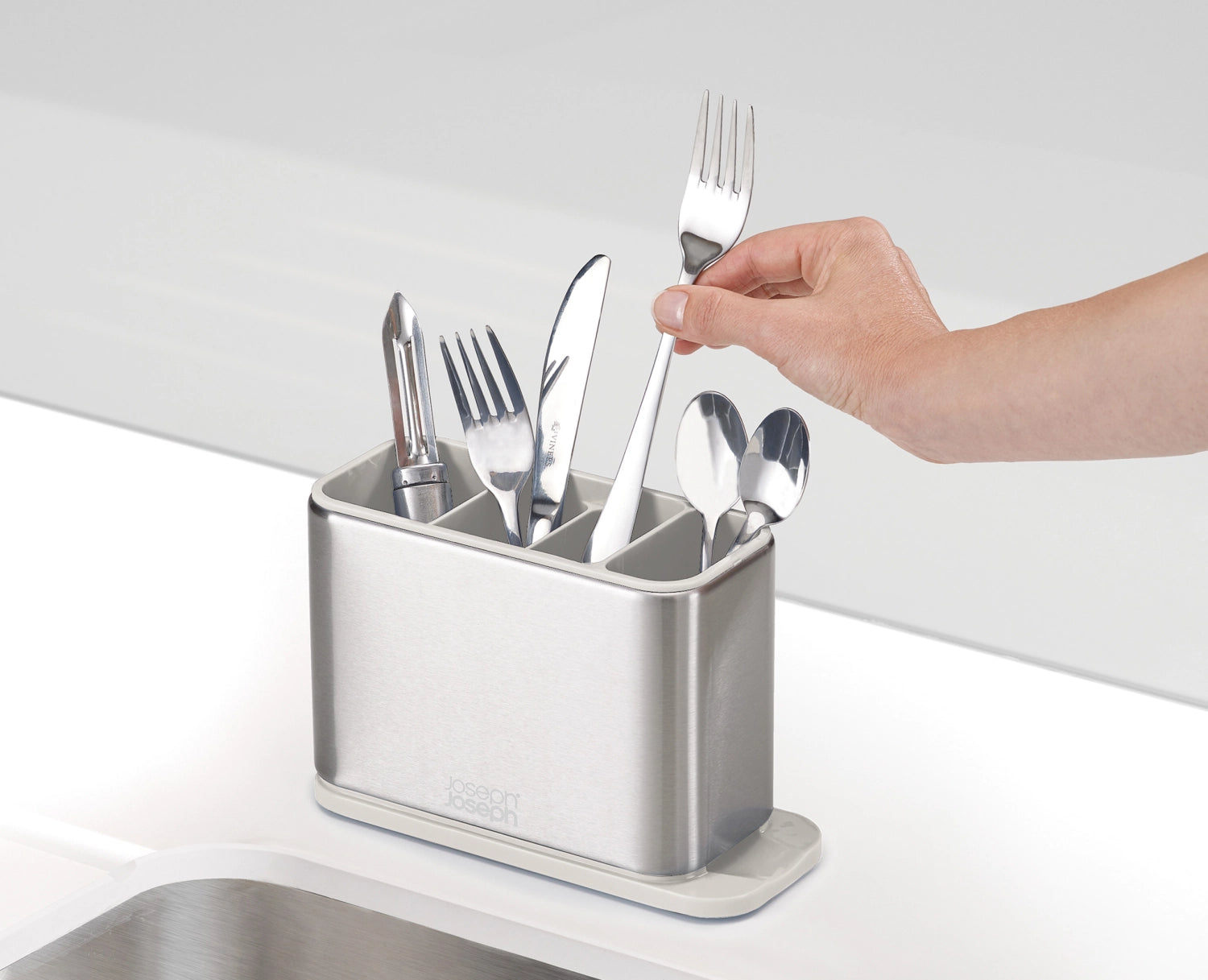 Moderner Besteckabtropfbehälter aus robustem Edelstahl in Ecru, ideal für die hygienische und platzsparende Trocknung von Besteck und Küchenutensilien.
