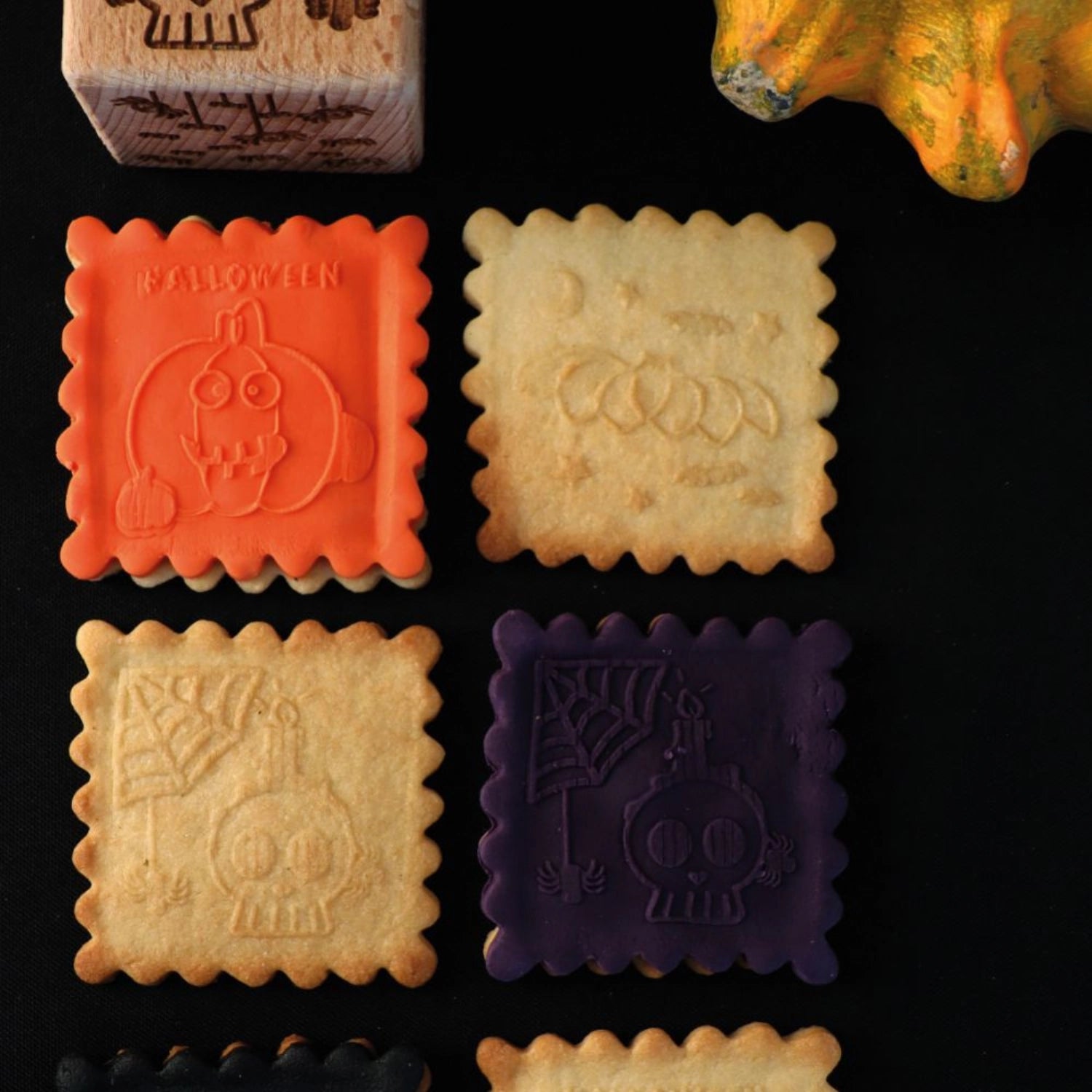 Kreativer Ausstecher mit Würfelstempel für Halloween von Scrap Cooking, perfekt für schaurige Kekse und festliche Backprojekte.
