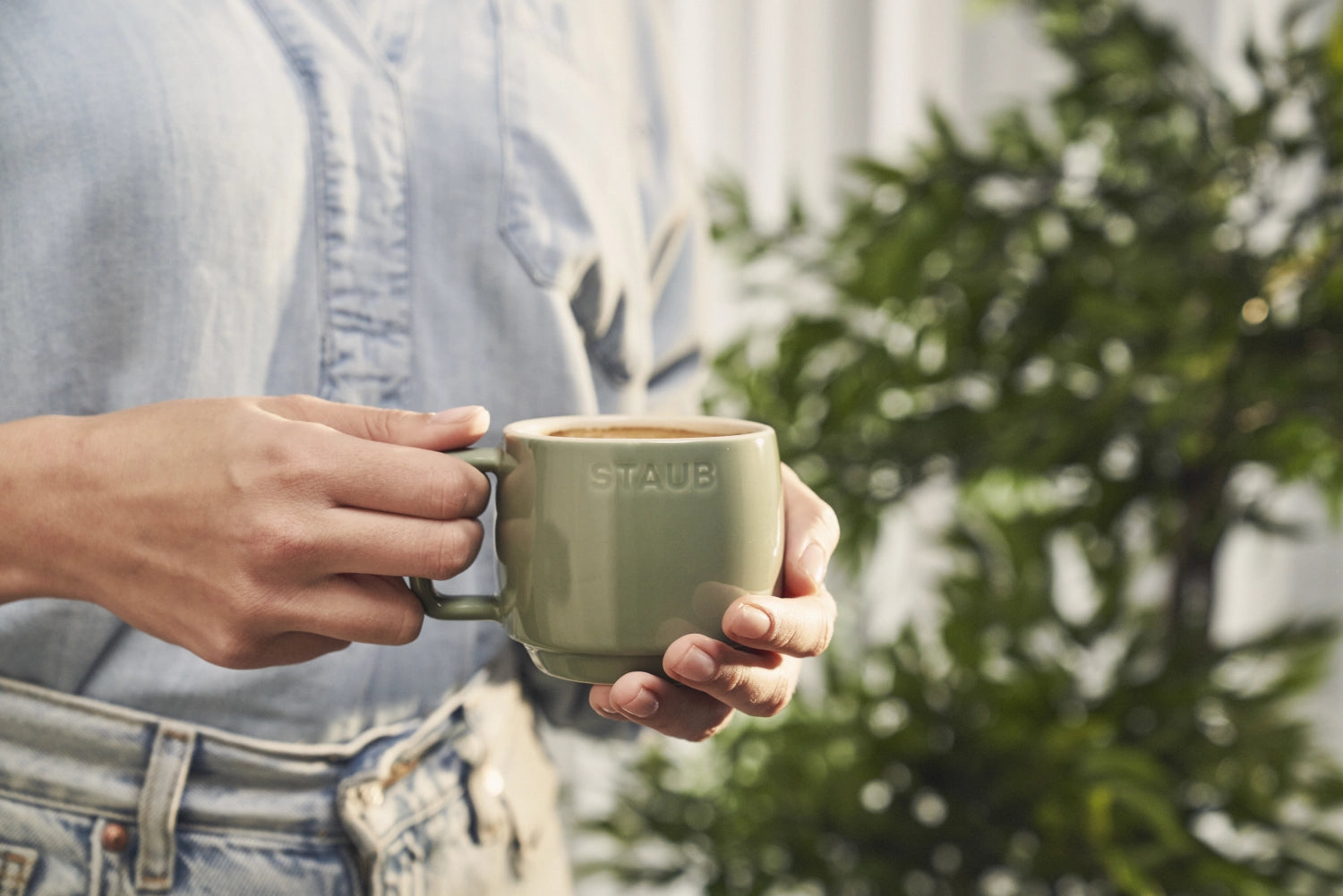 Schlichte und stilvolle Eucalyptus Tasse S 250ml von Staub, perfekt für Tee und Kaffee, vereint Funktionalität mit ästhetischem Charme.