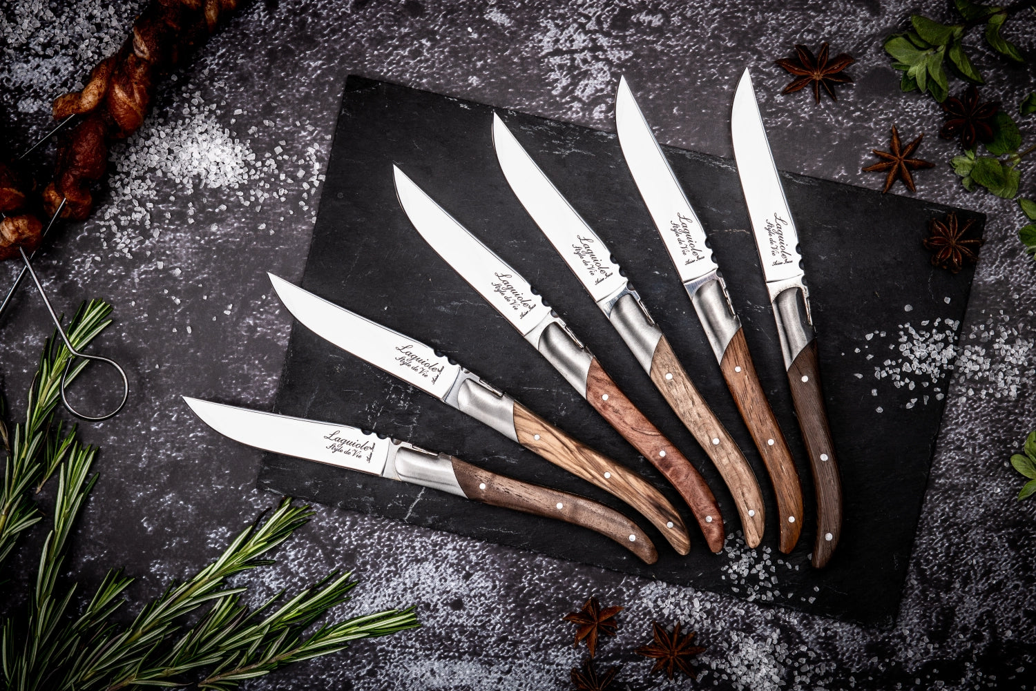 Elegantes Steakmesser aus der Laguiole Luxury Line, erhältlich in verschiedenen edlen Holzarten, ideal für feine Tischkultur.