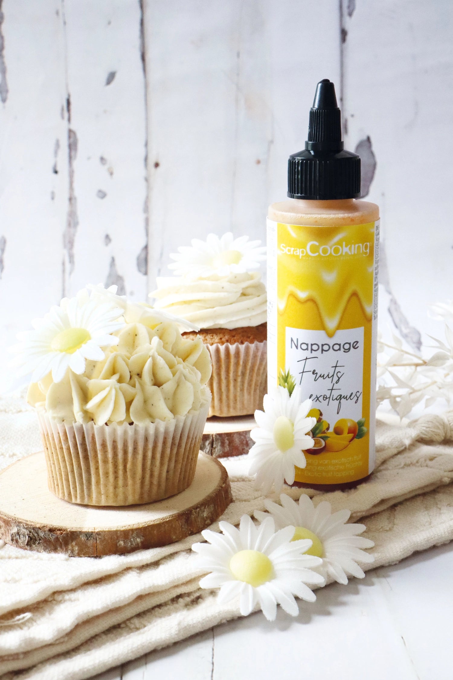 Essbare Margeriten aus Zuckerpapier im 18er Set von Scrap Cooking, ideal für kreative Tortendekoration und süße Überraschungen.