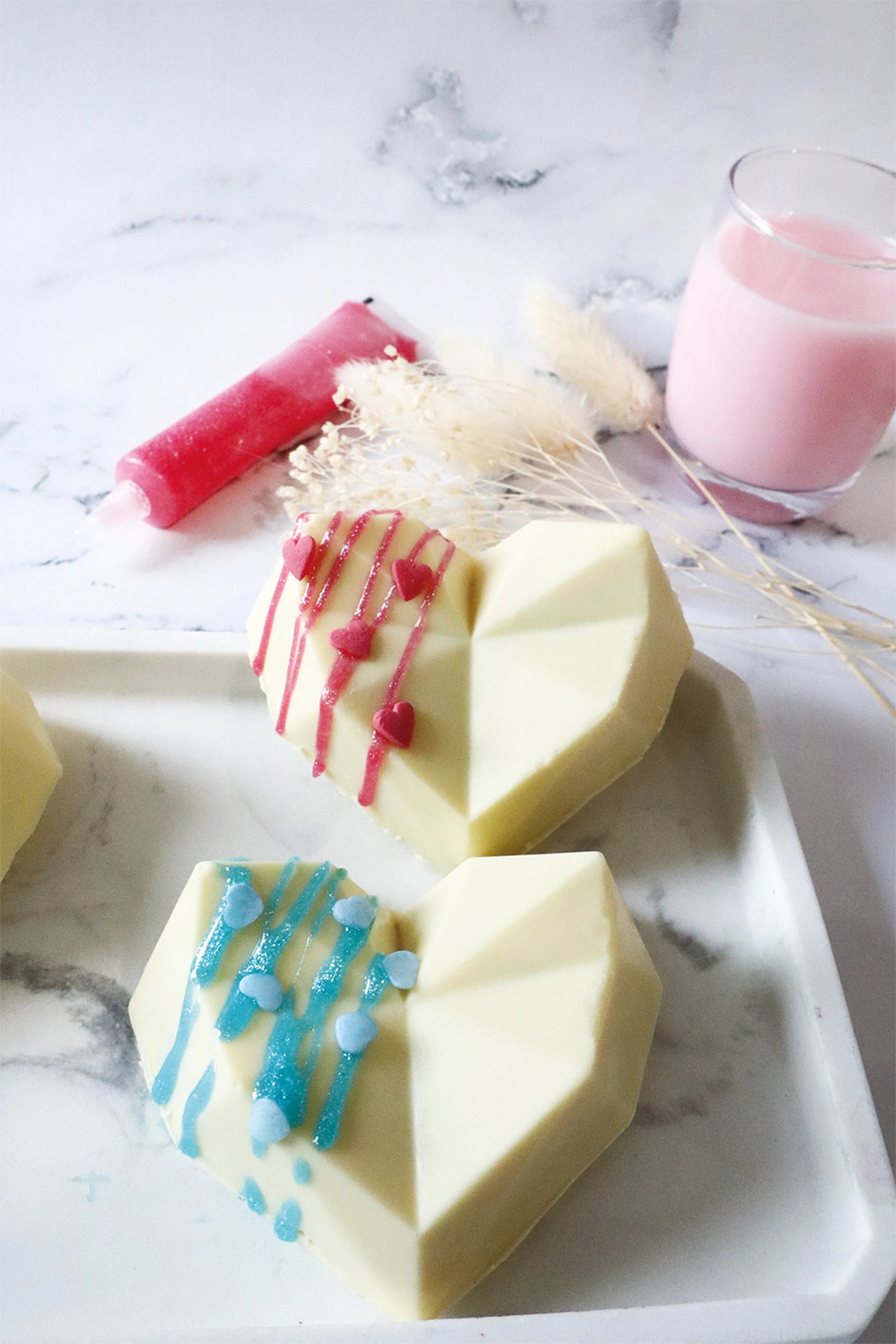 Perlmuttblauer Zuckerguss Stift, 26g, ideal für kreative Dekorationen und feine Verzierungen auf Kuchen und Gebäck.