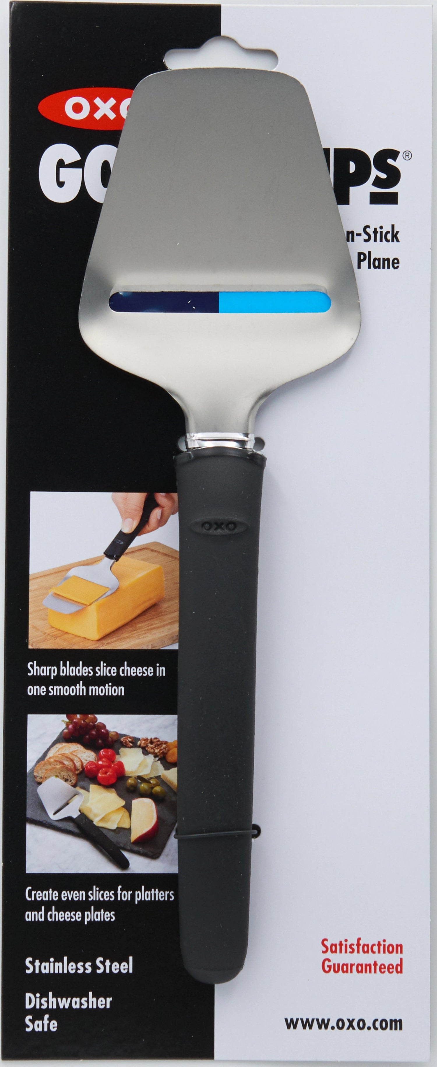 Der OXO Good Grips Käseschneider mit rutschfestem Griff und Antihaftoberfläche sorgt für präzise und einfache Käsescheiben ohne Ankleben.