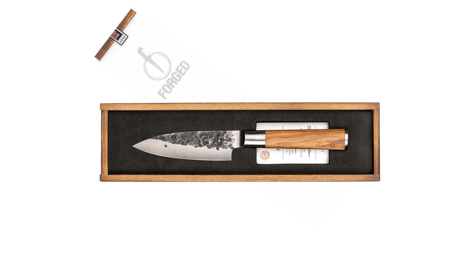 Hochwertiges Forged Olive Petty Messer, ideal für präzise Küchenschneidarbeiten, ausgestattet mit einem edlen Olivenholzgriff und langlebigem Stahl.