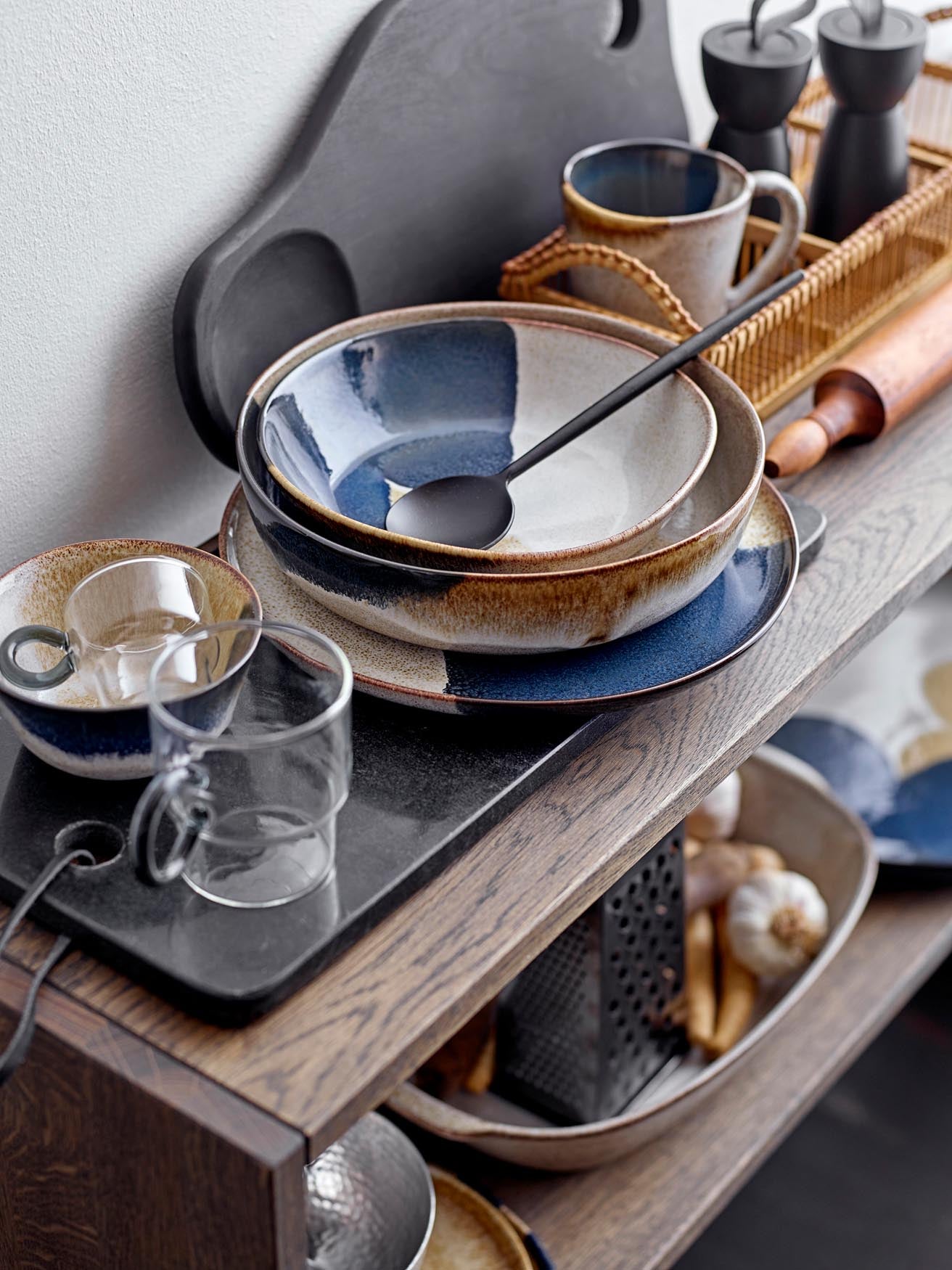 Elegante graue Steingutschale von Bloomingville, ideal für den täglichen Gebrauch und als stilvolles Dekorationsstück.