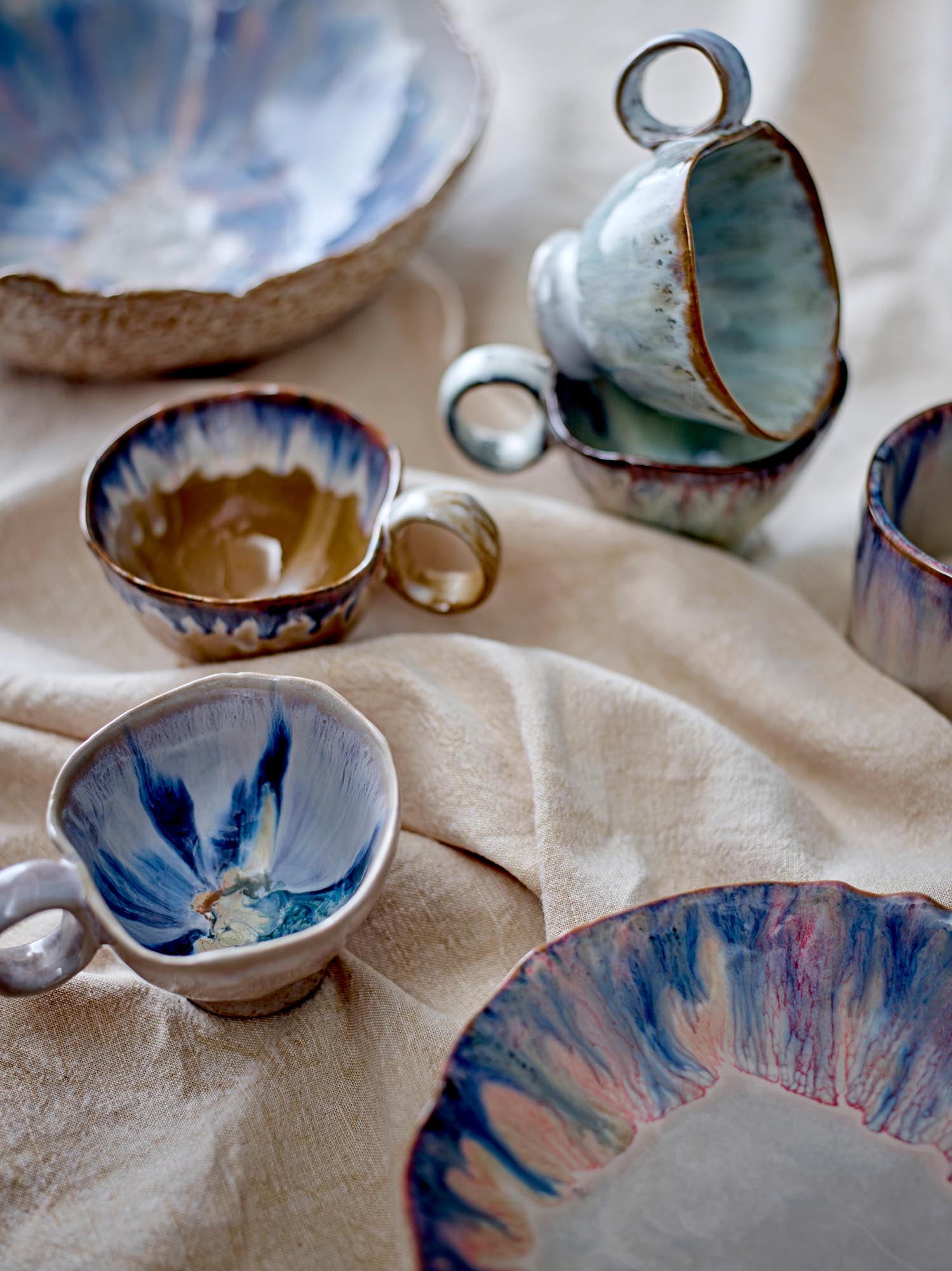 Elegante Imogen Tasse aus grauem Steingut, ideal für heisse Getränke, mit einzigartiger Glasur und spülmaschinenfest.