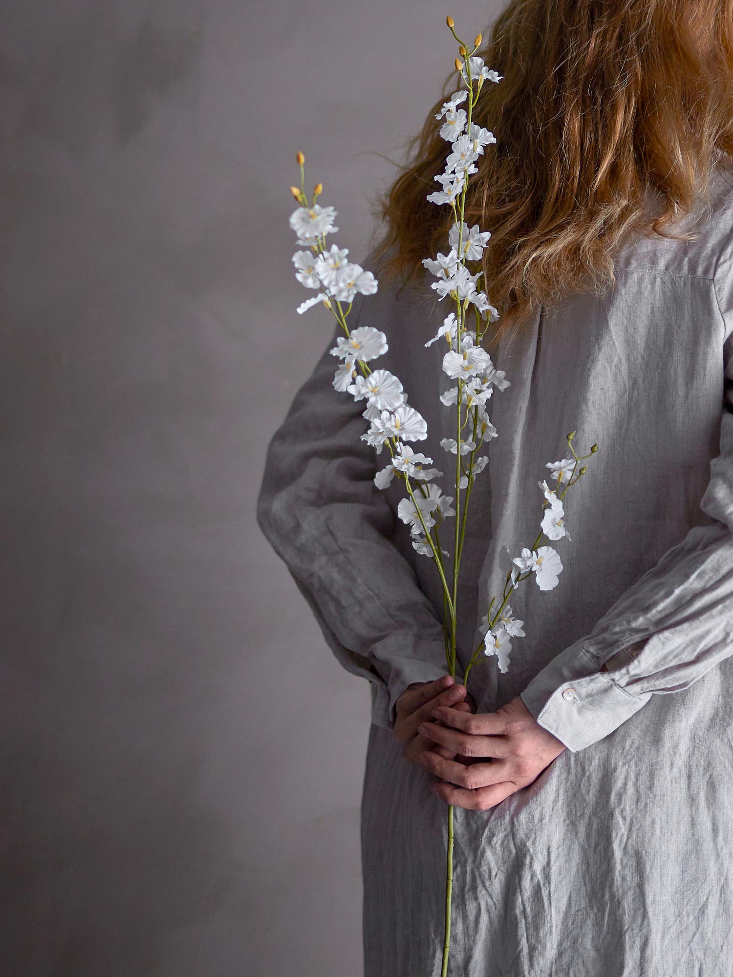 Weißer Orchideenstiel von Bloomingville, perfekt für kreative Arrangements und moderne Wohnakzente, die nie verwelken.