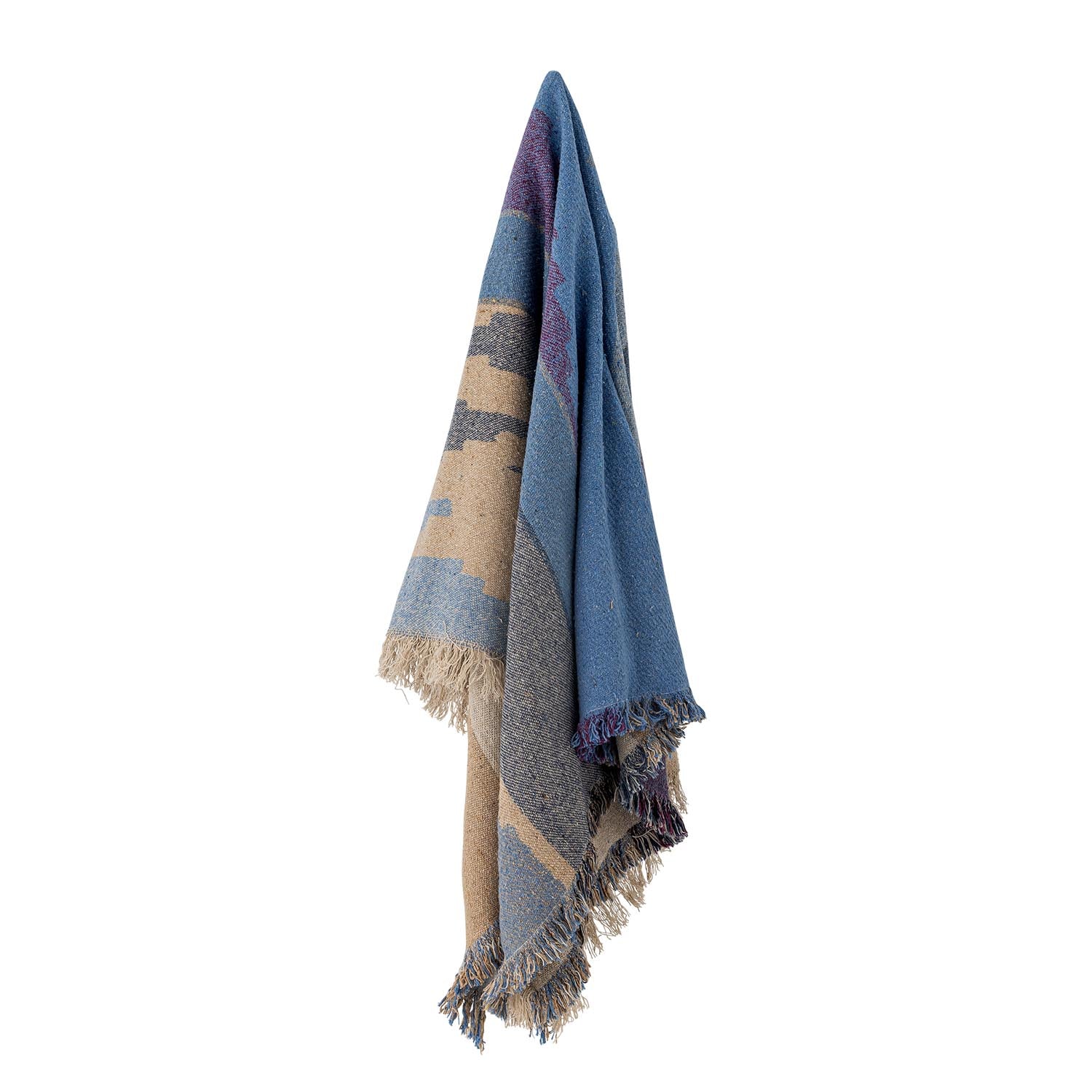 Die Maji Decke in Blau aus recycelter Baumwolle von Creative Collection bietet nachhaltigen Komfort und stilvolles Design.