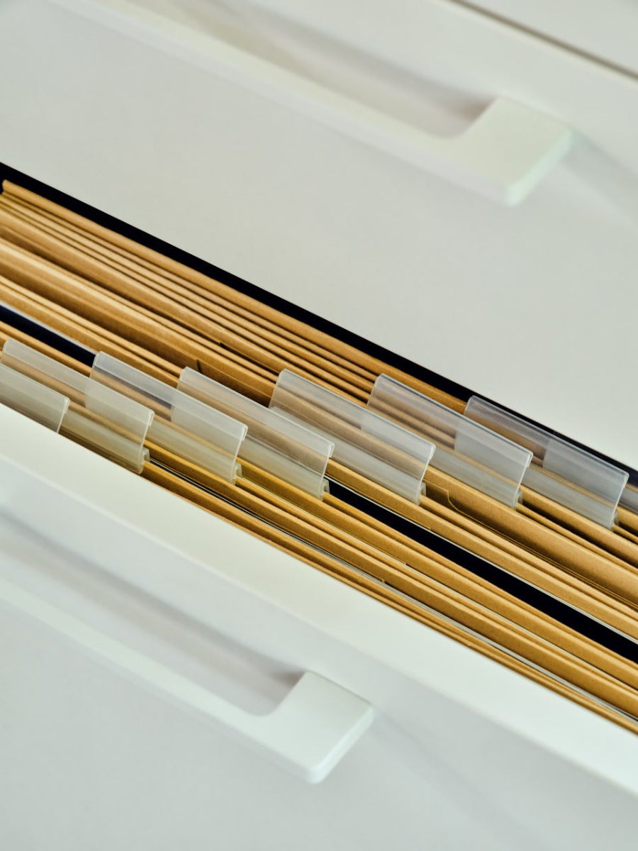 Basic KT874 - Standcontainer in Schwarz präsentiert im Onlineshop von KAQTU Design AG. Korpus ist von Mdd
